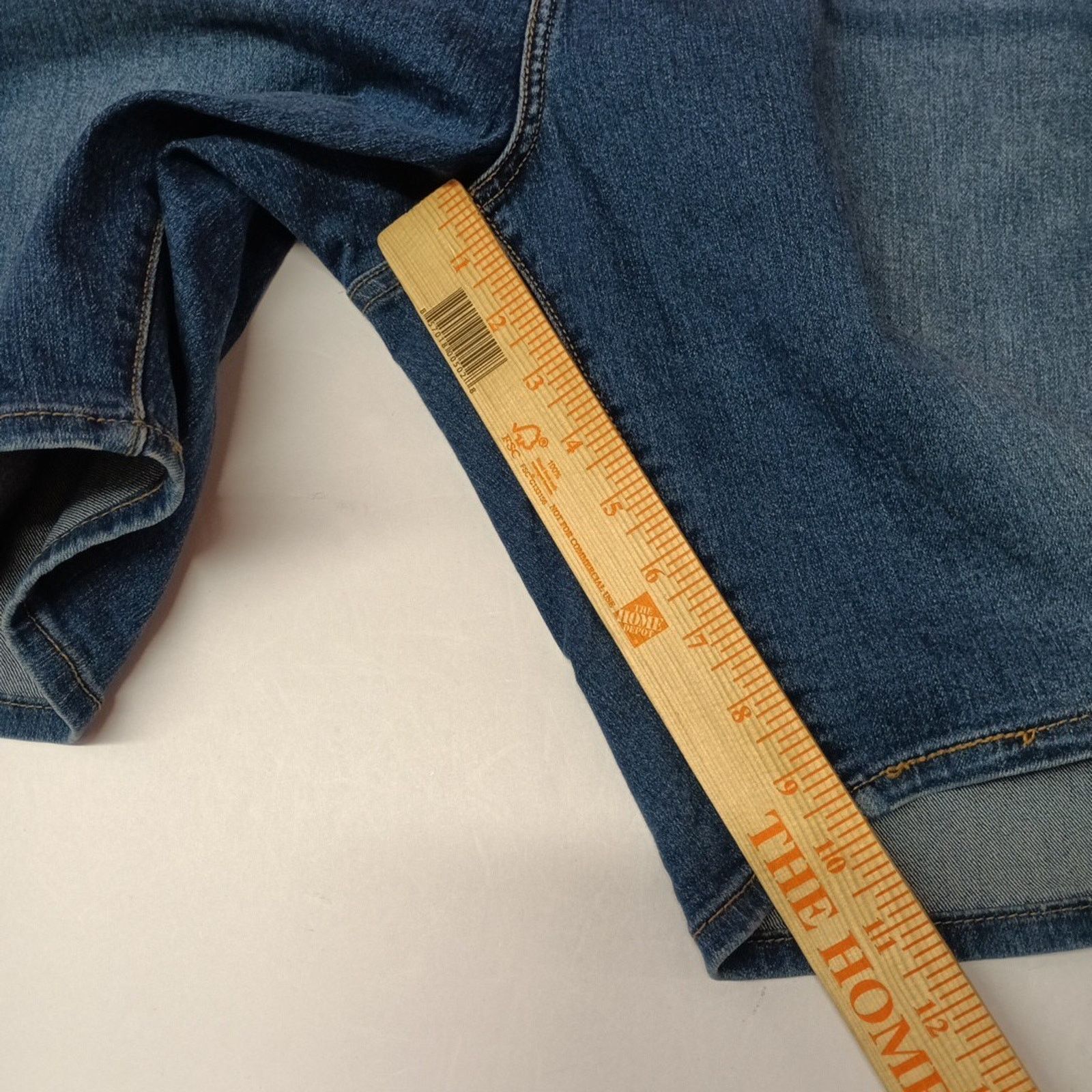 Levi's Levi's Shaping Bermuda Shorts Womens 20W Mid Rise Blue Denim Size 40" / US 18 - 2 Thumbnail