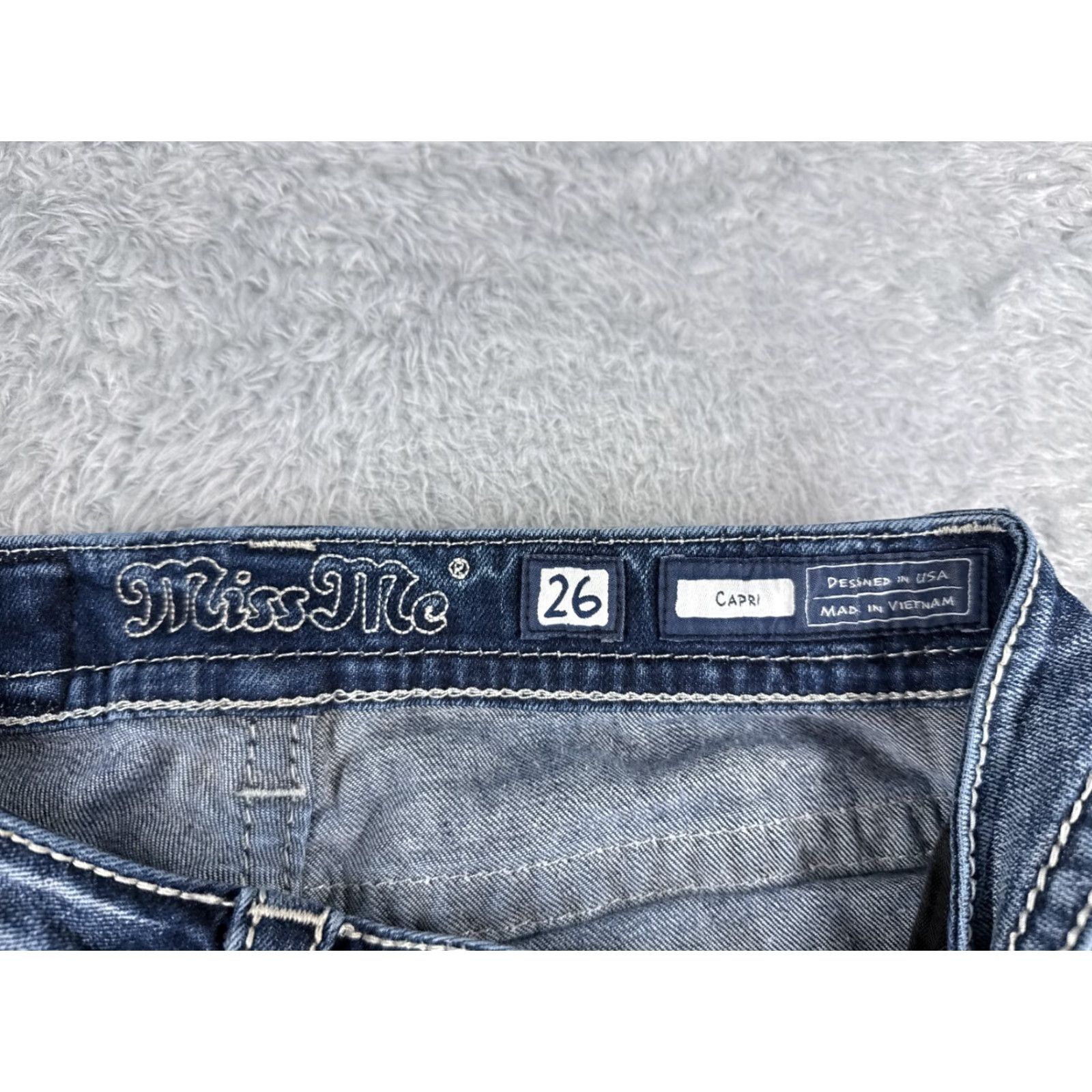 Miss Me Miss Me Jeans Women 26x21 Blue Denim Capri Cuffed Distressed Low Rise 26 5-Pocket Design Embroidered Denim Lyons? (No) Size 26" / US 2 / IT 38 - 6 Thumbnail