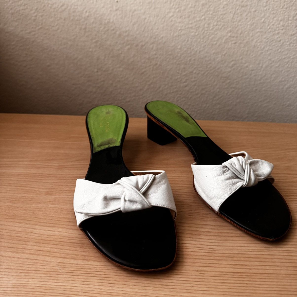 Kate Spade 90s kate spade white bowed kitten heels!! Size US 8.5 / IT 38.5 - 4 Thumbnail