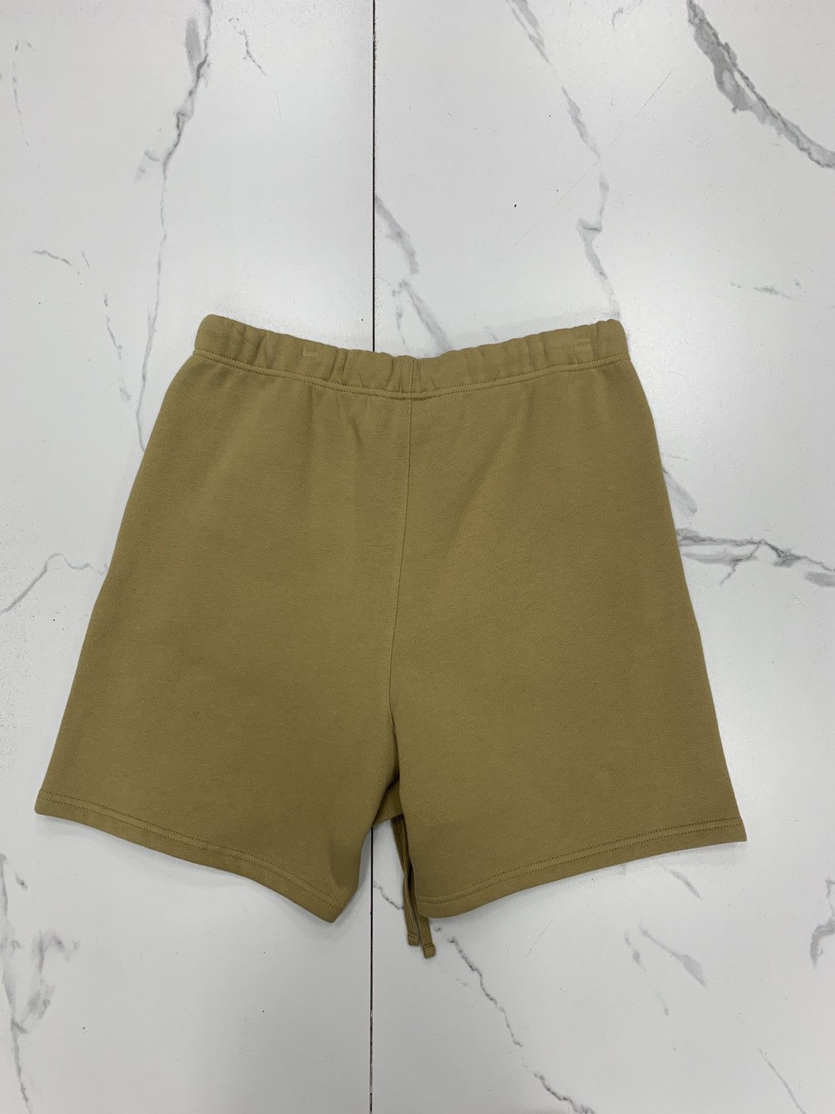 Essentials Fear of God Essentials Shorts "Amber" Size US 32 / EU 48 - 2 Thumbnail