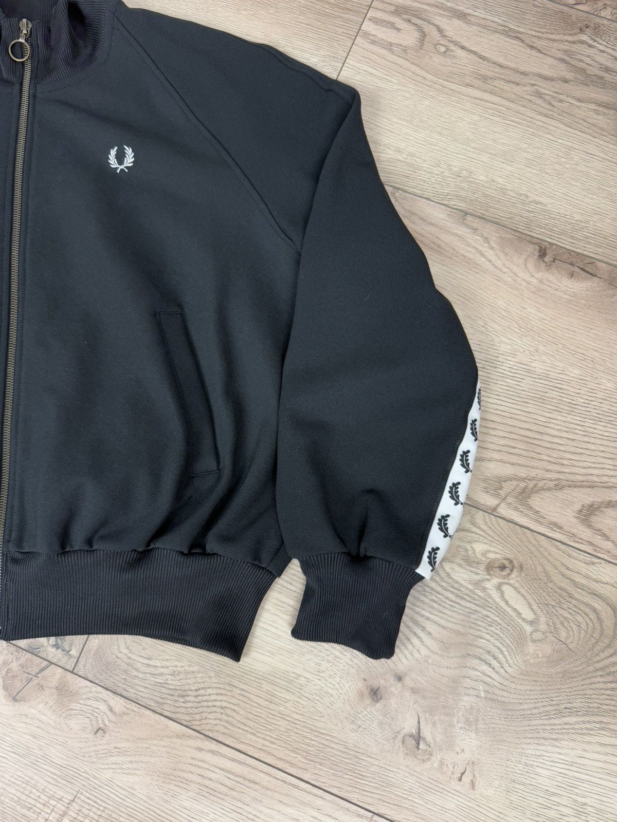 Fred Perry Fred Perry Akane Utsonomiya Sportswear Track Jacket Size M / US 6-8 / IT 42-44 - 3 Thumbnail