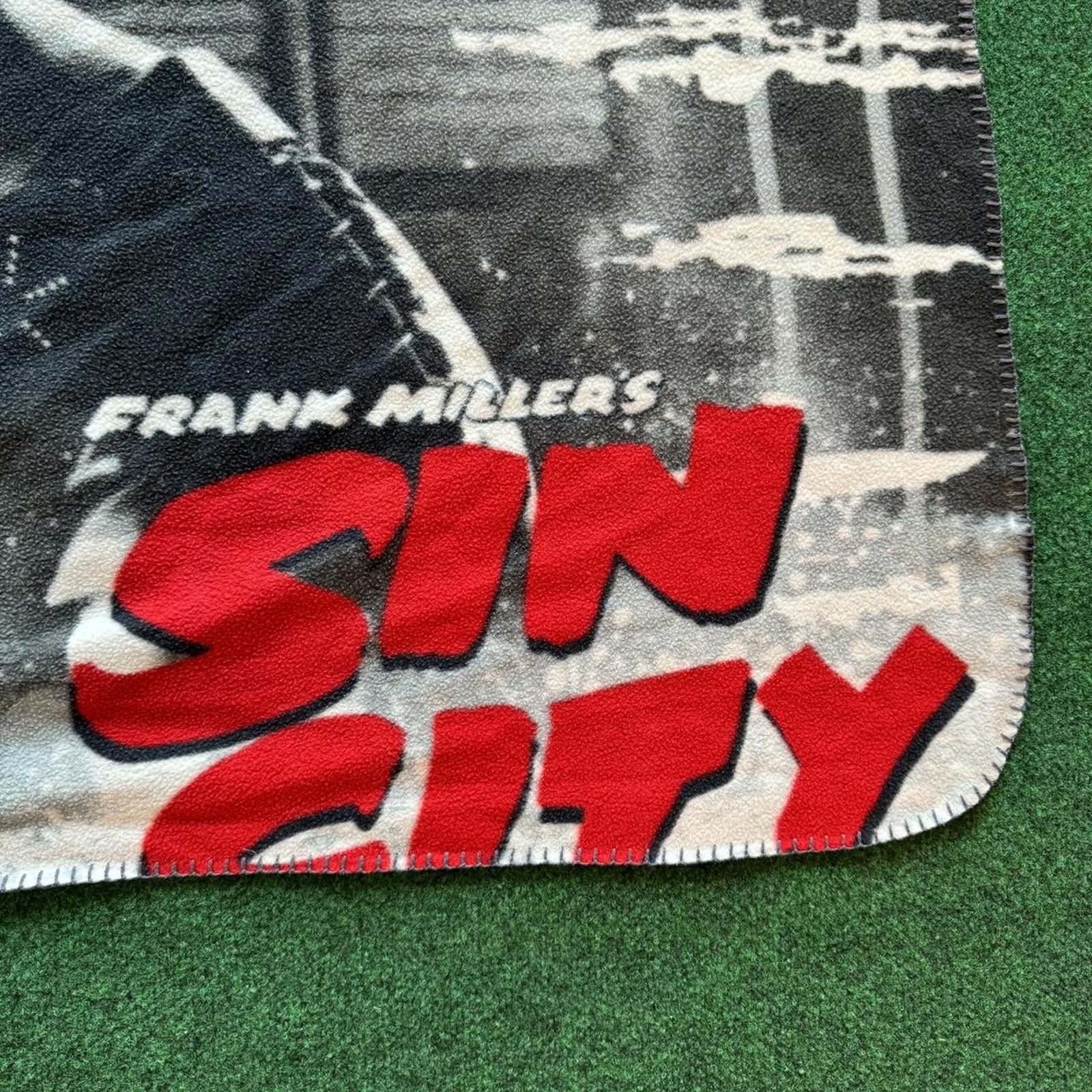 Other Sin City Frank Miller Black And White Fleece Throw Blanket Size ONE SIZE - 2 Thumbnail