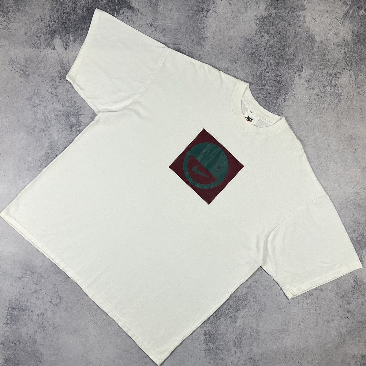 Nike Vintage Nike y2k smile big logo T Shirt 90’s Size US L / EU 52-54 / 3 - 1 Thumbnail