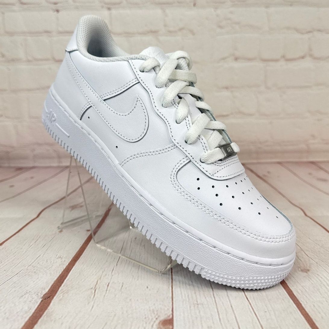 Nike Nike Air Force 1 Low Triple White Shoes Size 7Y/W Size 8.5 Size US 8.5 / IT 38.5 - 1 Thumbnail