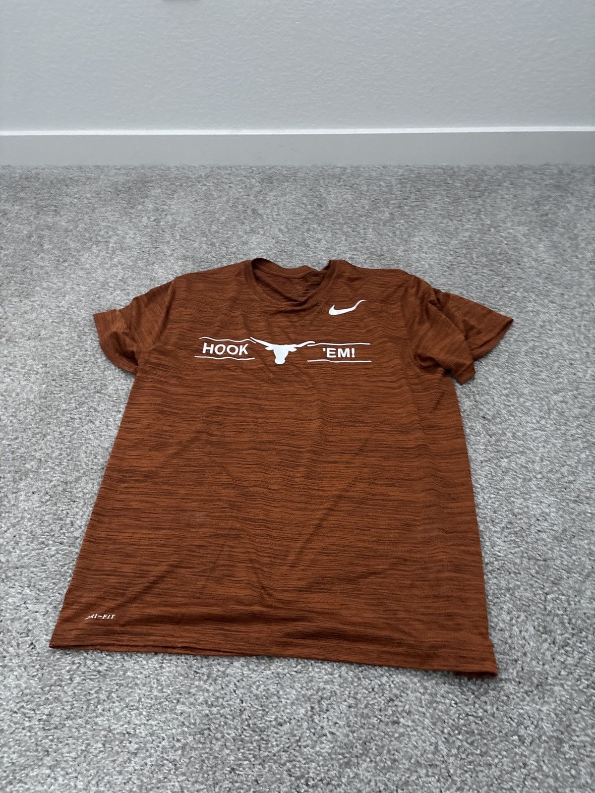 Nike Nike Texas Longhorns Hook’Em Shirt Size Large Size US L / EU 52-54 / 3 - 1 Thumbnail
