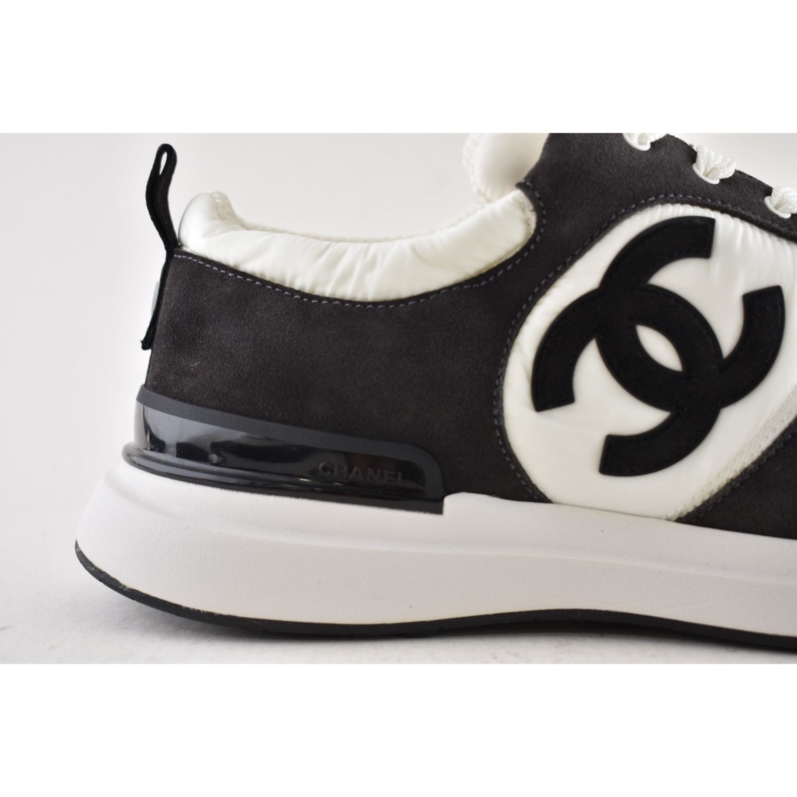 Chanel 21P Mens Grey Black White CC Logo Low Top Lace Up