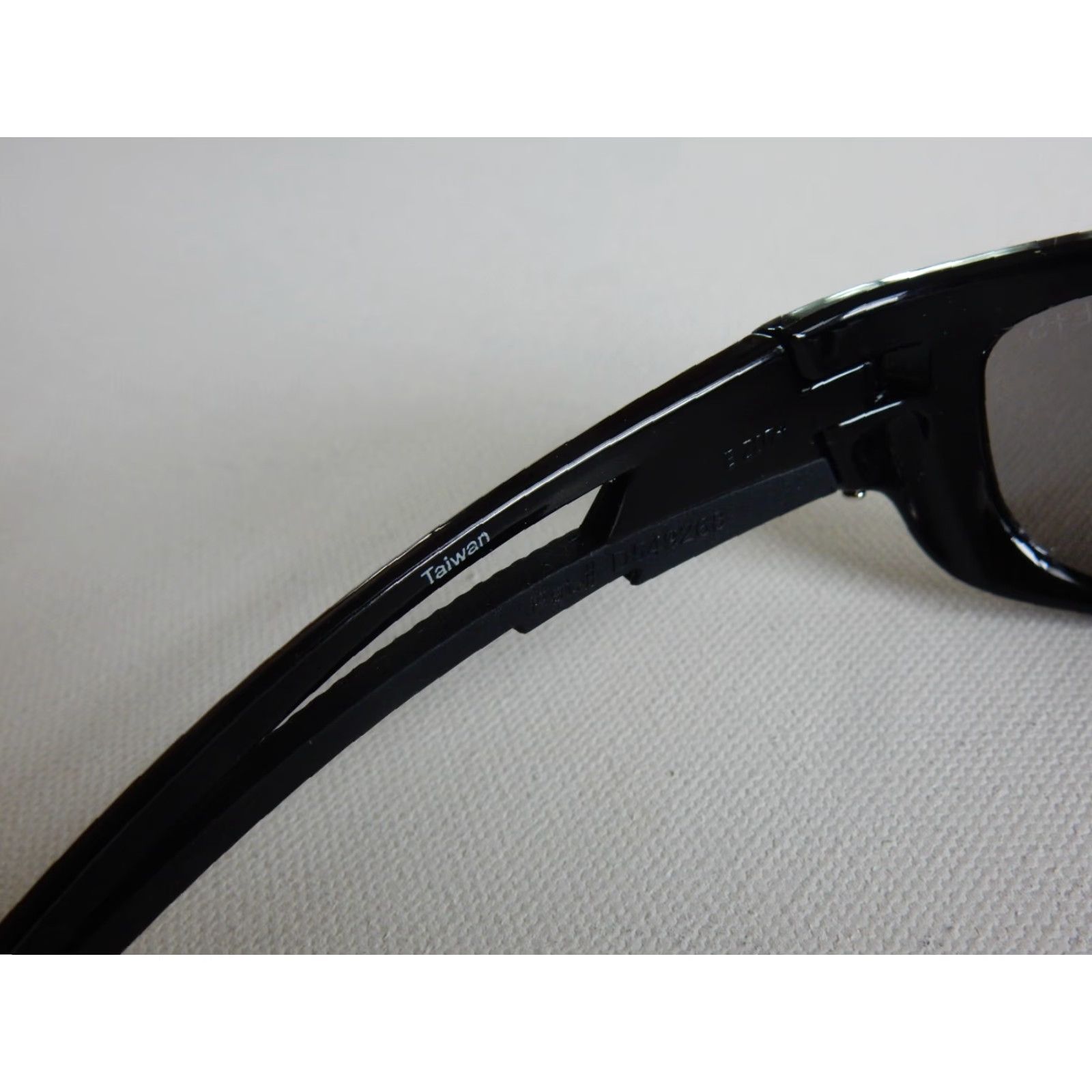 Vintage Edge Eyewear Kazbek Sunglasses Men Wrap Black UV Protection 80s Style Z87+ Size ONE SIZE - 4 Thumbnail
