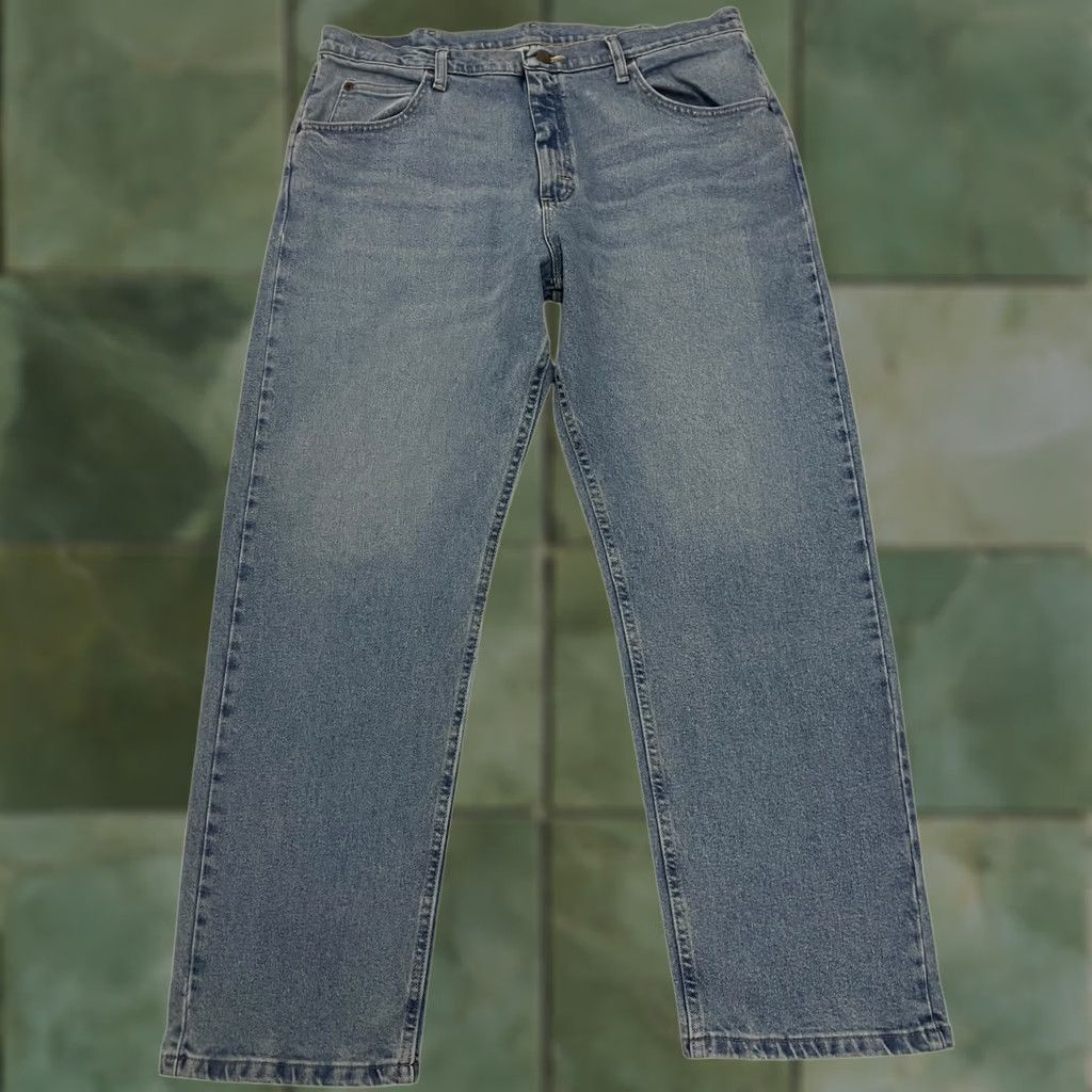 Wrangler Wrangler Jeans Mens Blue Relaxed Fit Straight Leg Stretch Denim 36W 30L Size US 36 / EU 52 - 1 Thumbnail