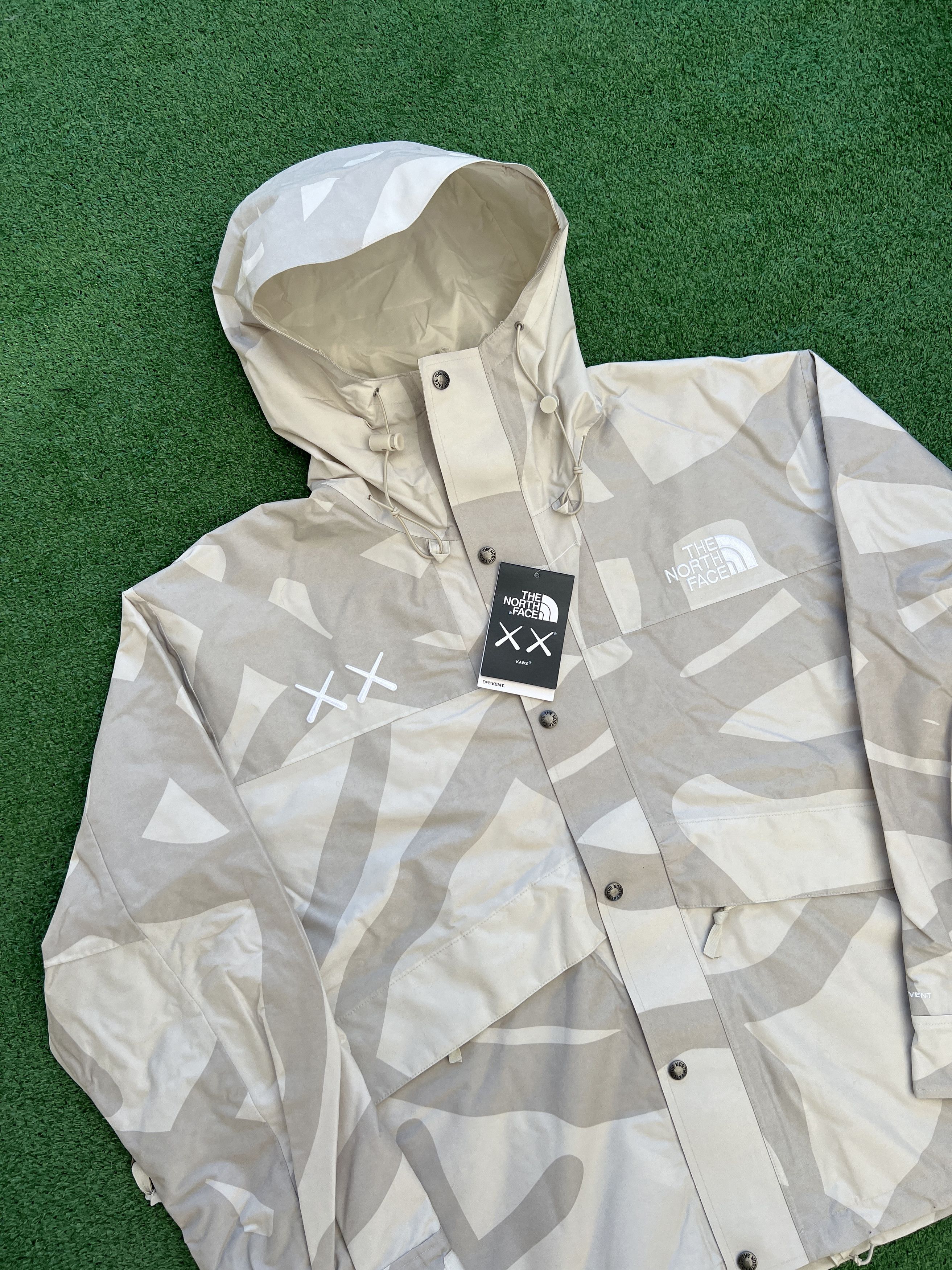 Kaws × The North Face KAWS x The North Face Mountain Jacket Size US L / EU 52-54 / 3 - 2 Thumbnail