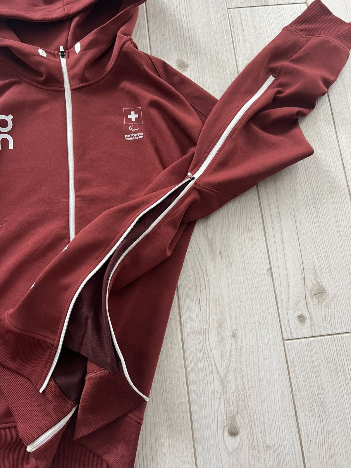 Sports Specialties On Running Swiss Paralympic Team Hoodie Jacket Burgundy Size US XL / EU 56 / 4 - 9 Thumbnail