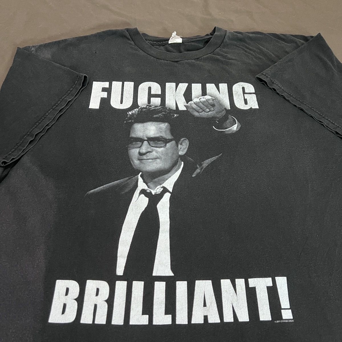 Vintage Vintage Y2K FUCKING BRILLIANT Charlie Sheen Tee Faded 2XL Size US XXL / EU 58 / 5 - 1 Thumbnail