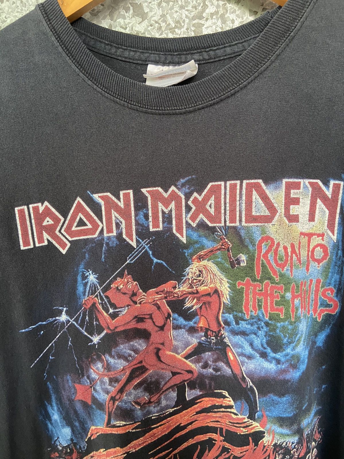 Band Tees 🔥 Vtg y2k Iron Maiden t shirt sun faded Size US M / EU 48-50 / 2 - 3 Thumbnail