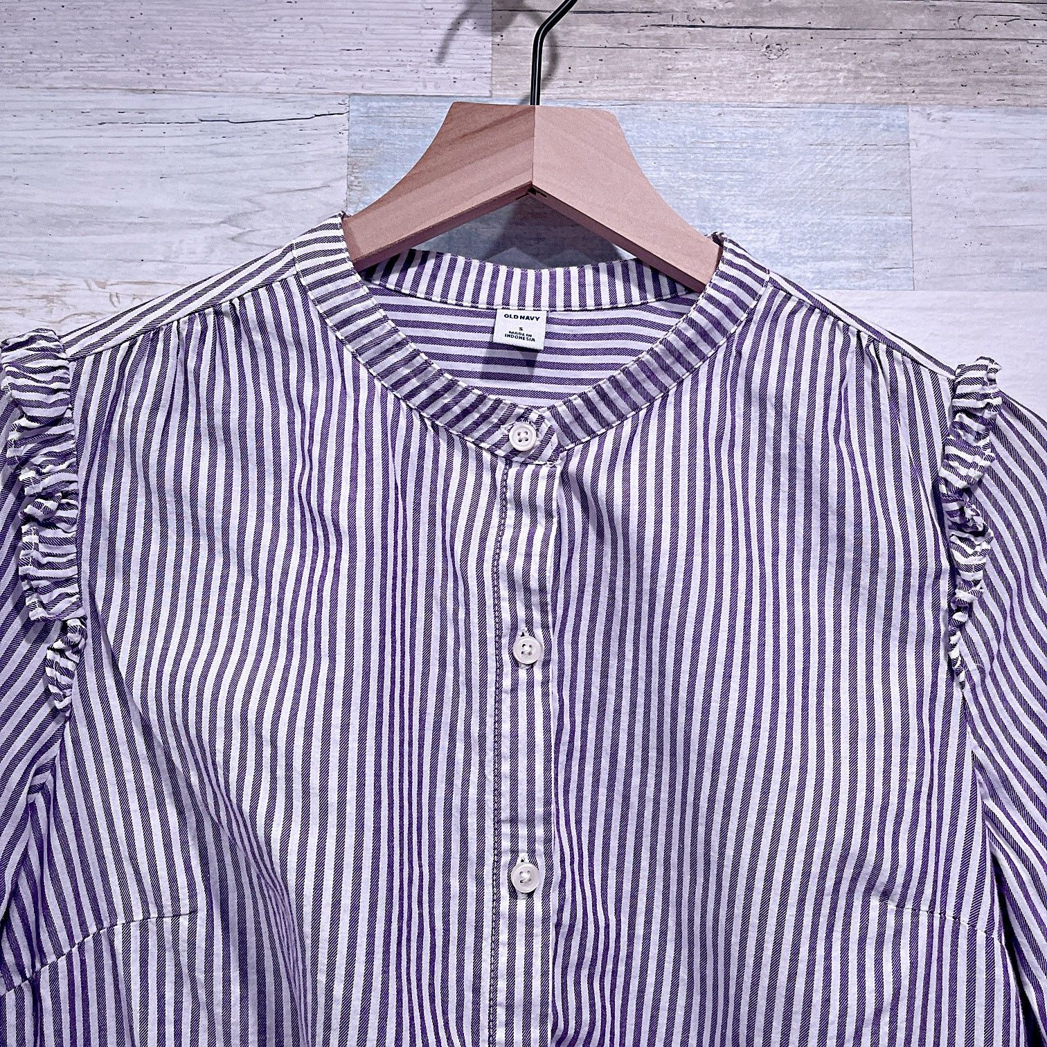 Old Navy OLD NAVY Striped Ruffle Shoulder Shirt Purple Womens Small Size S / US 4 / IT 40 - 3 Thumbnail