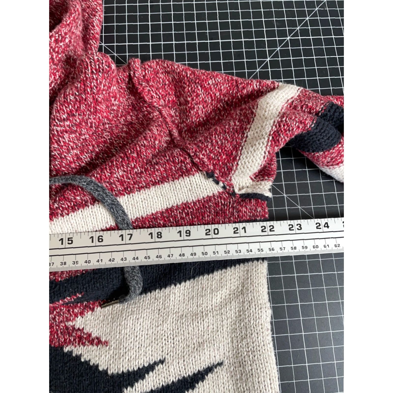 American Eagle Outfitters American Eagle Outfitters Aztec Henley Sweater Hoodie Men's Large Red Geometric Tribal 90s Southwestern Hipster Size US L / EU 52-54 / 3 - 5 Thumbnail
