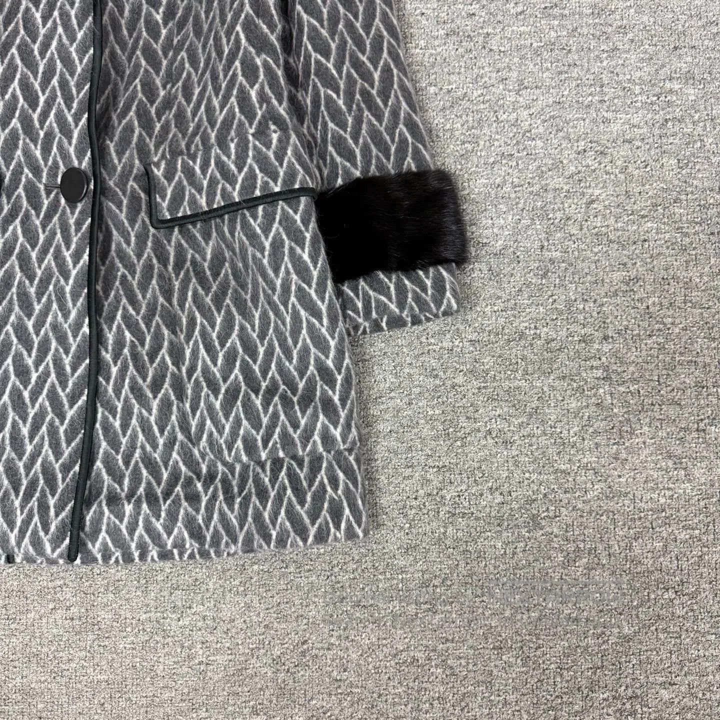 Fendi fendi shearling wool coat in gray. Size US M / EU 48-50 / 2 - 4 Thumbnail