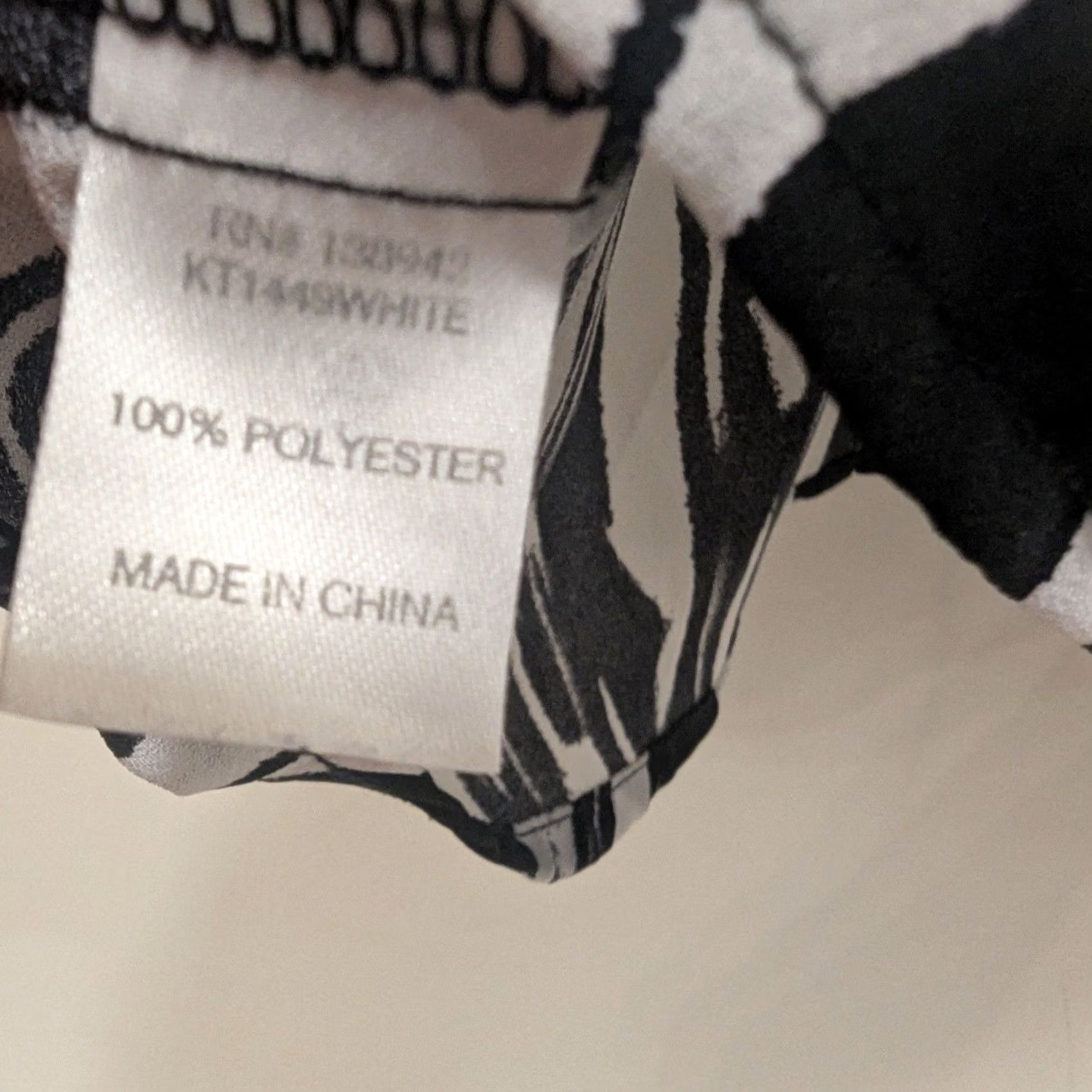 Vintage Charming Charlie Blouse Black White Abstract Print Bow Back 3/4 Sleeve Women's Size S Top Size S / US 4 / IT 40 - 6 Thumbnail