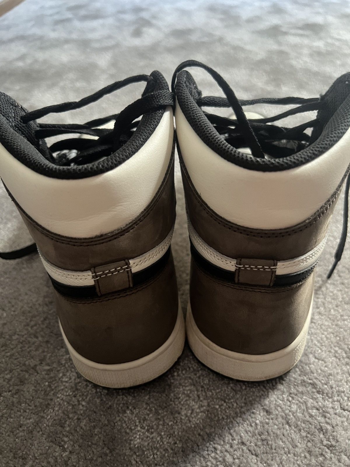 Jordan Brand Air Jordan 1 Retro High OG 'Mocha' Size US 10 / EU 43 - 10 Thumbnail