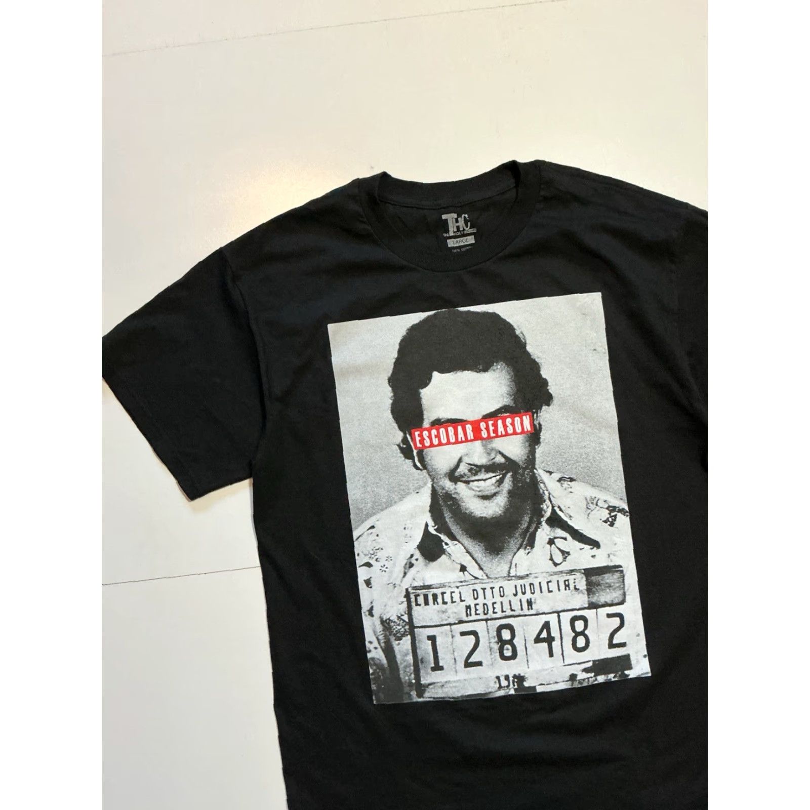 Vintage VINTAGE The Holy Couture Pablo Escobar Mugshot Black Graphic T-Shirt L Men Size US L / EU 52-54 / 3 - 3 Thumbnail