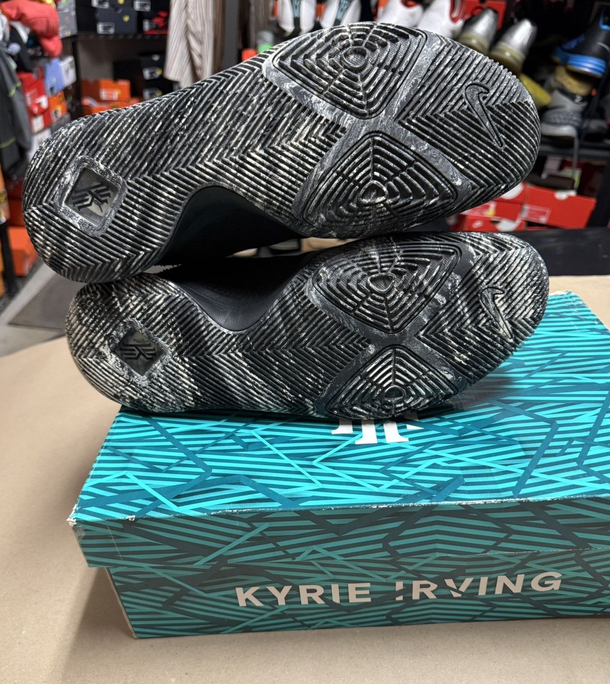 Nike Nike Kyrie 3 Marble Men’s size 14 Basketball Shoes Rare! Size US 14 / EU 47 - 5 Thumbnail
