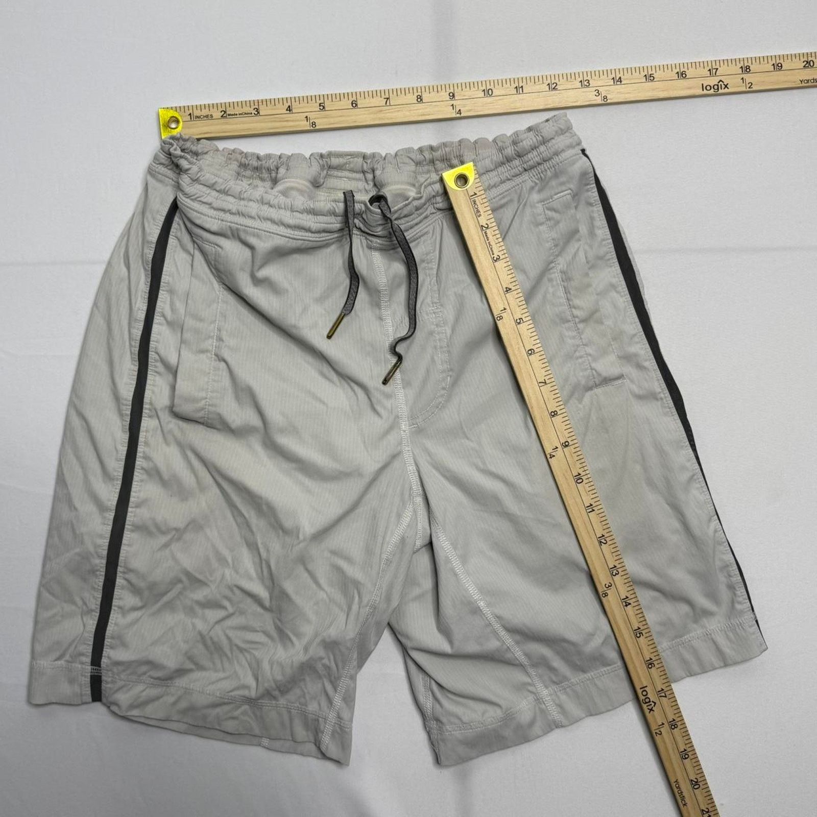 Lululemon Lululemon Athletic Pace Breaker Shorts Size Medium Size US 37 - 4 Thumbnail