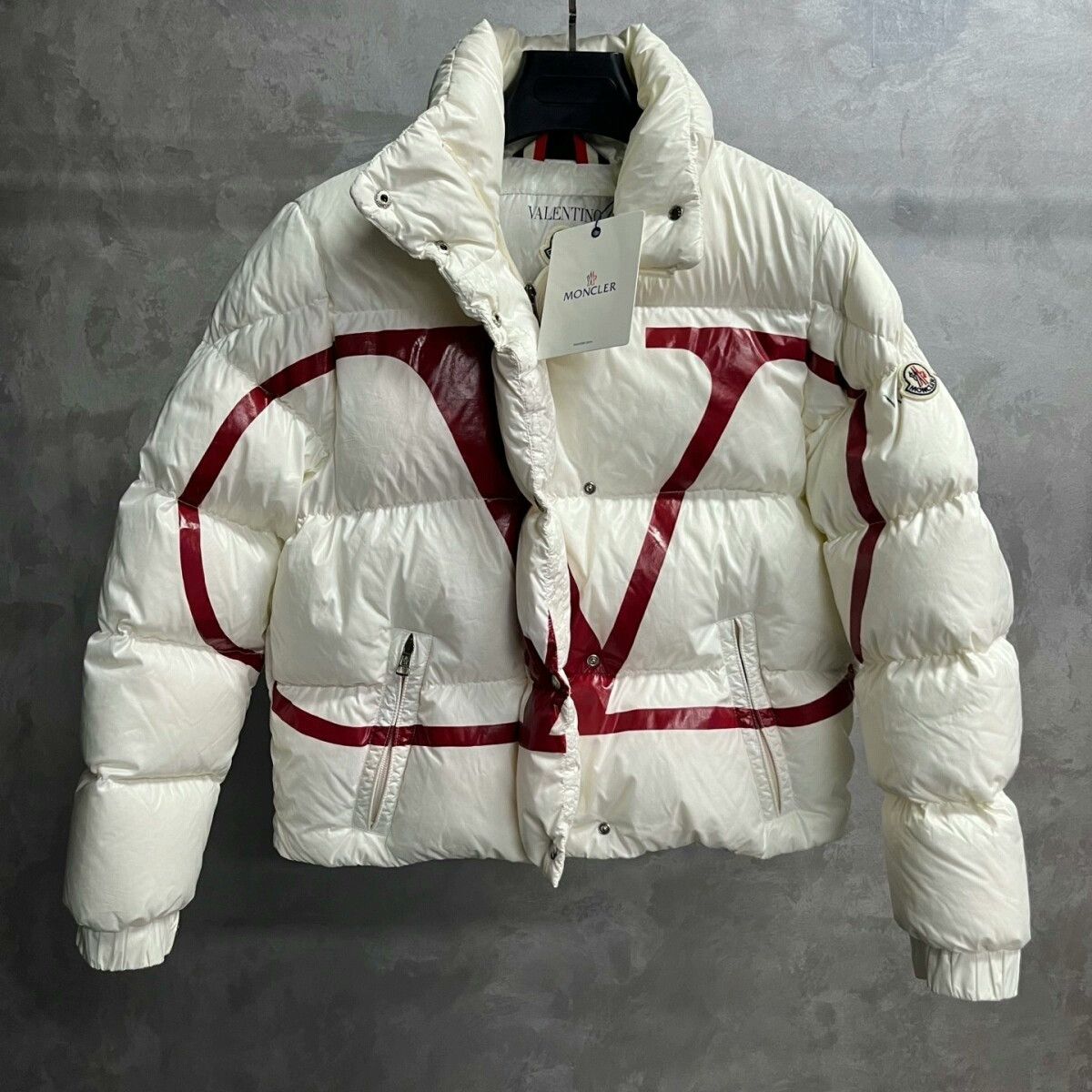 Moncler Valentino White Logo Down Jacket Size US S / EU 44-46 / 1 - 1 Thumbnail