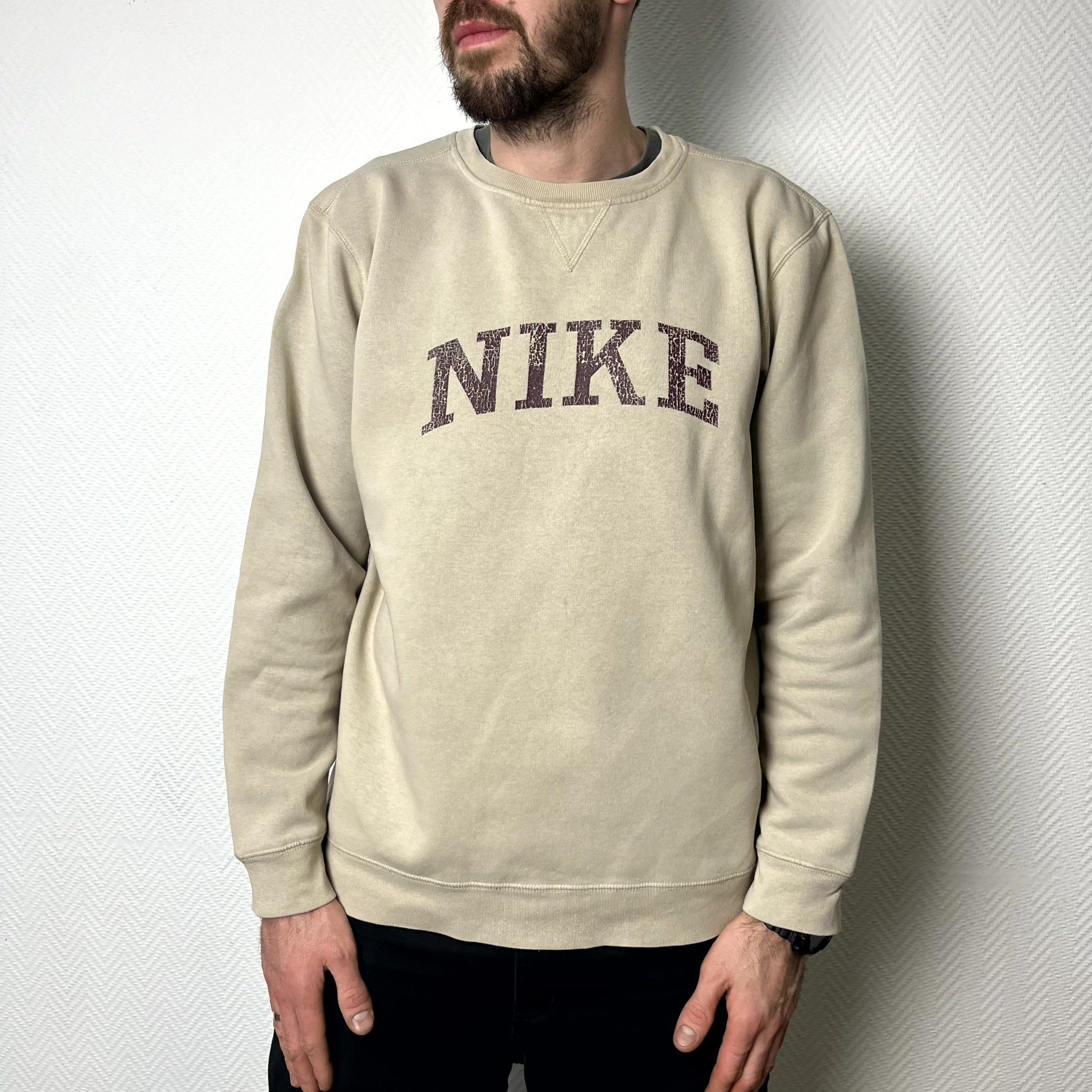 Nike Vintage Y2K Nike Beige Crewneck Sweatshirt Big Logo Size L Size US L / EU 52-54 / 3 - 11 Thumbnail