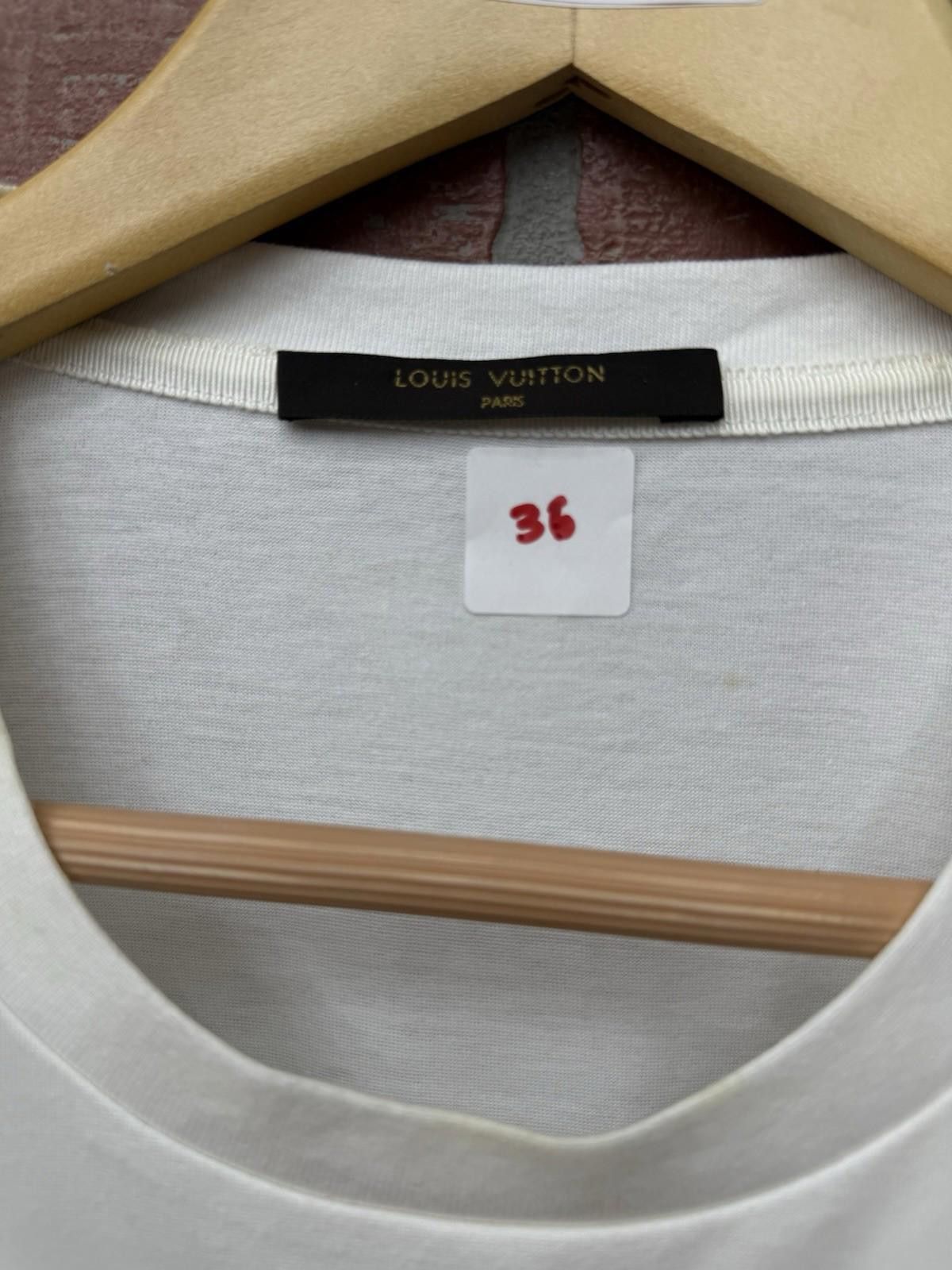 Louis Vuitton LOUIS VUITTON T-Shirt LV Tee Velvet Patch (Large) STAINS Size US L / EU 52-54 / 3 - 11 Thumbnail