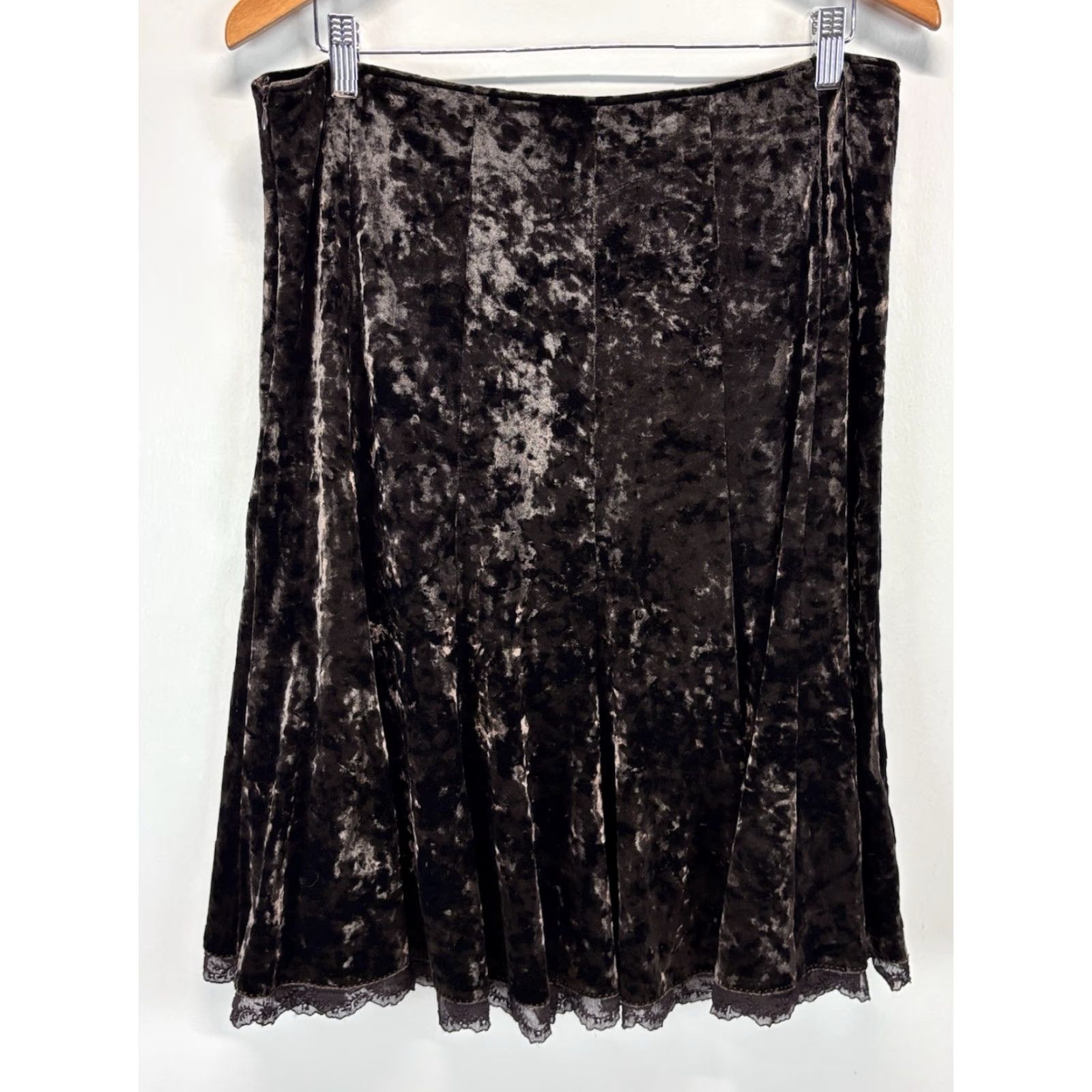 Vintage Tahari Velvet Crushed Skirt Sz 12 Women’s Brown Lace Trim Lined Whimsigoth A-Line Knee Length Fairy Garden Casual Party/Cocktail Solid Zip Velvet Size 34" / US 12 / IT 48 - 3 Thumbnail
