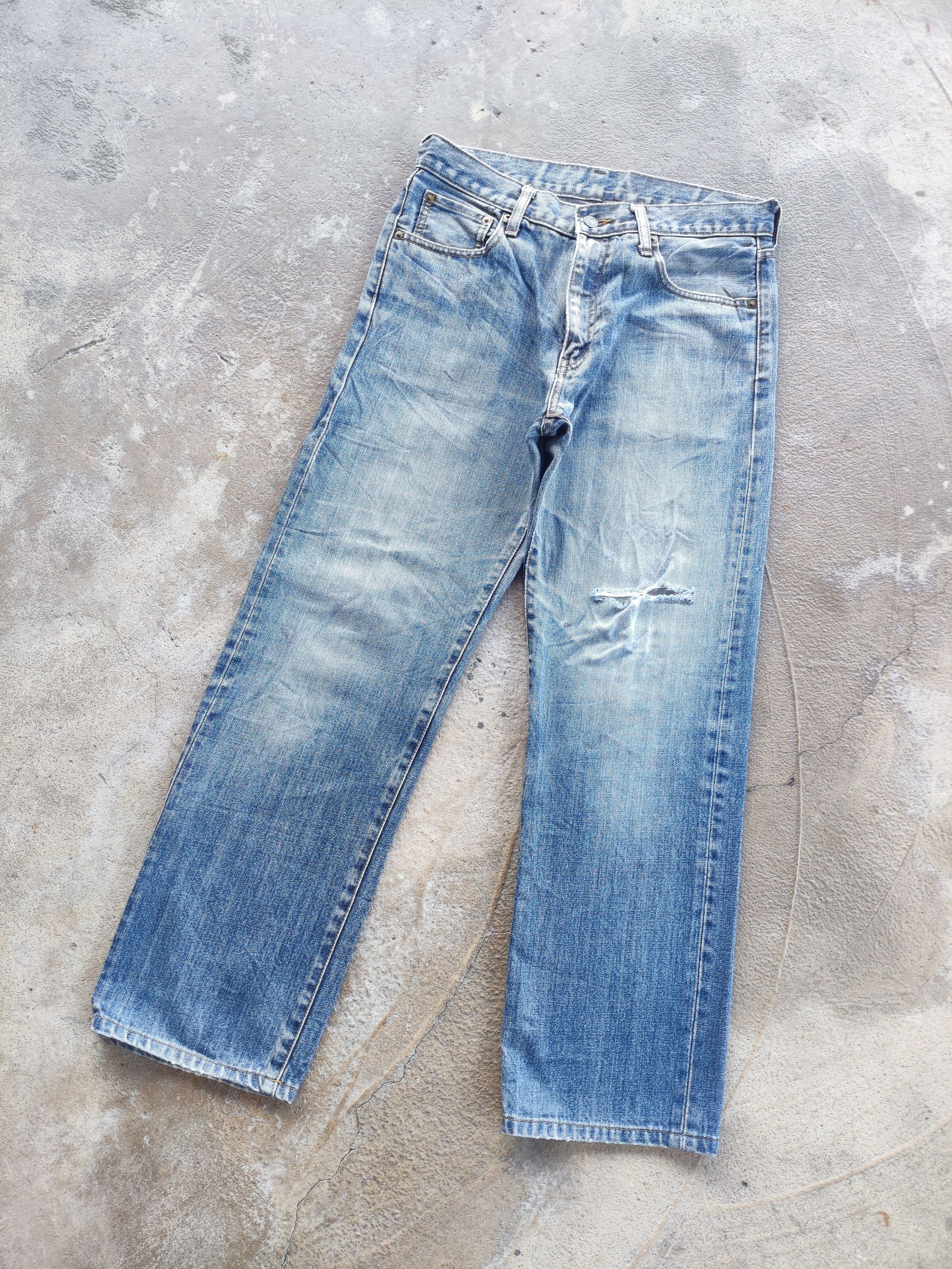 Japanese Brand Vintage Japanese Jean Distress Faded Denim Size US 32 / EU 48 - 2 Thumbnail