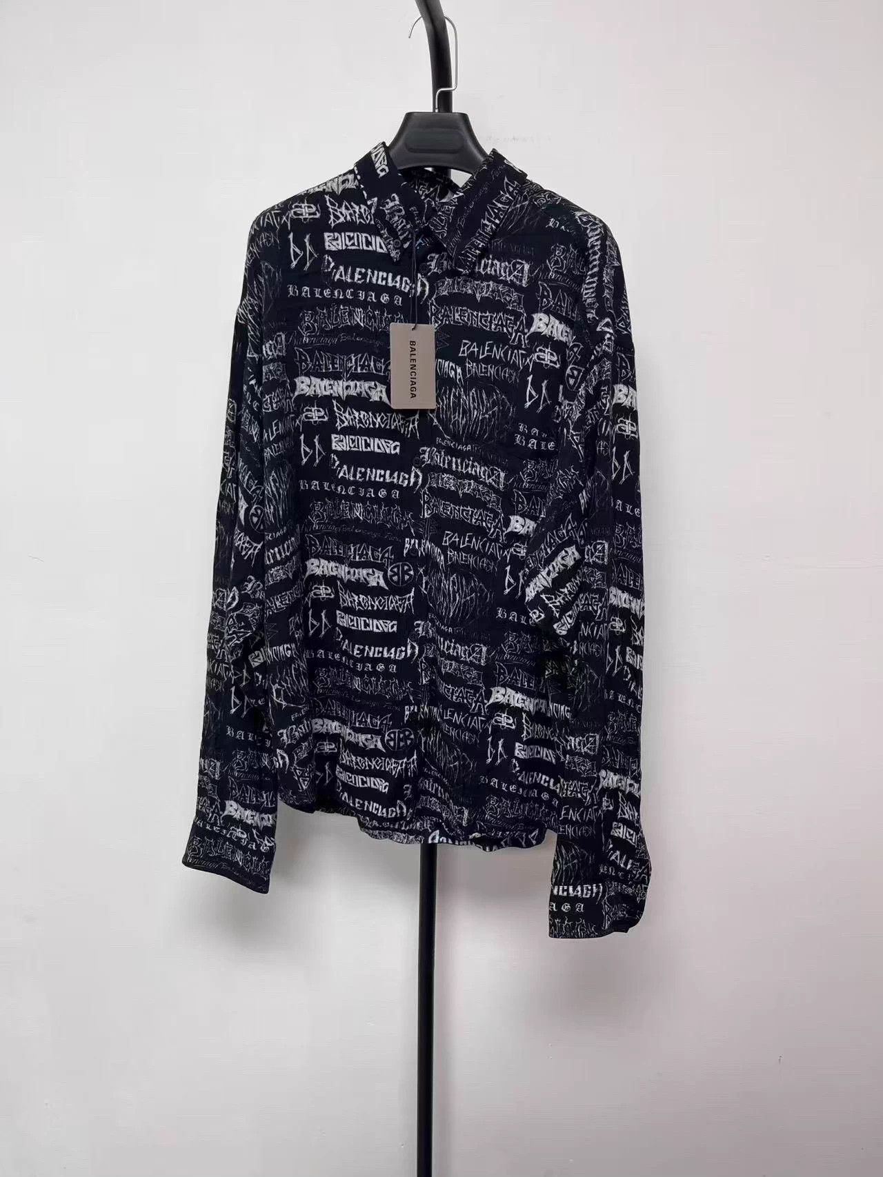 Balenciaga Balenciaga New Year Collection Logo Breasted Shirt Size US XXS / EU 40 - 1 Thumbnail