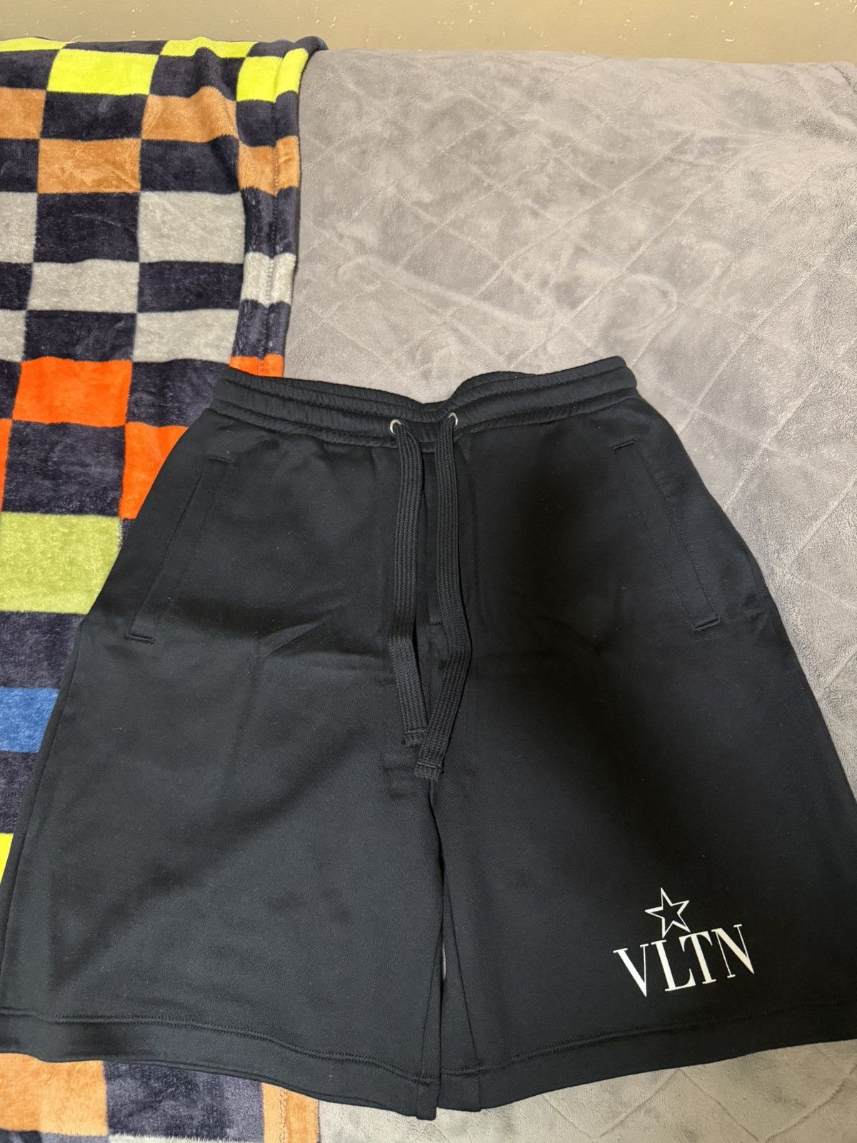 Valentino Valentino shorts Size US 32 / EU 48 - 1 Thumbnail
