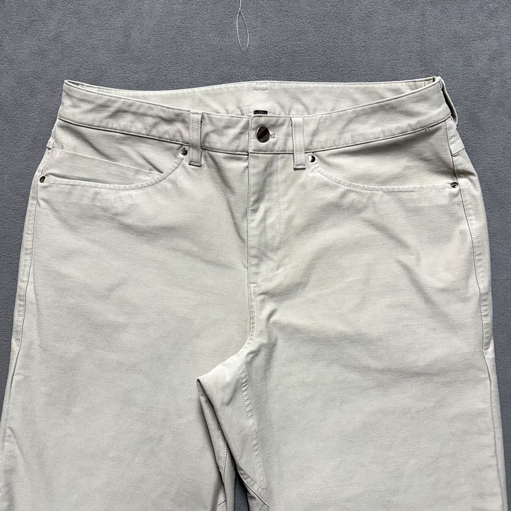 Lululemon Lululemon Pants Mens 32 Beige ABC Crop Relaxed Fit Utilitech LM5AH0S EUC Pants Mens 32 Beige ABC Crop Relaxed Fit Utilitech LM5AH0S EUC Size US 32 / EU 48 - 3 Thumbnail