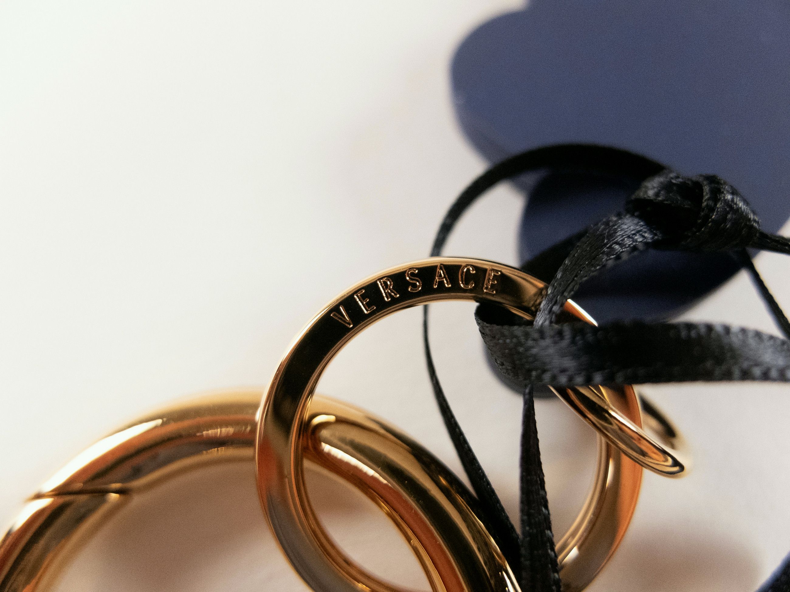 Versace VERSACE blue black logo pendant varsity silicone keyring Size ONE SIZE - 4 Thumbnail