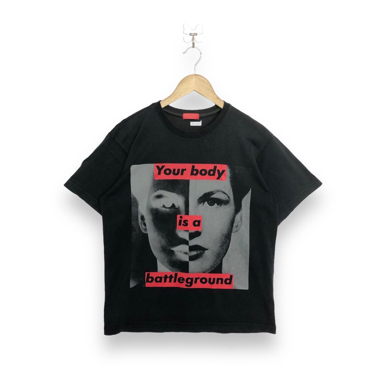 Barbara Kruger × Uniqlo Barbara Kruger Art X Uniqlo Your Body Is Battleground Tshirt Size US M / EU 48-50 / 2 - 1 Thumbnail