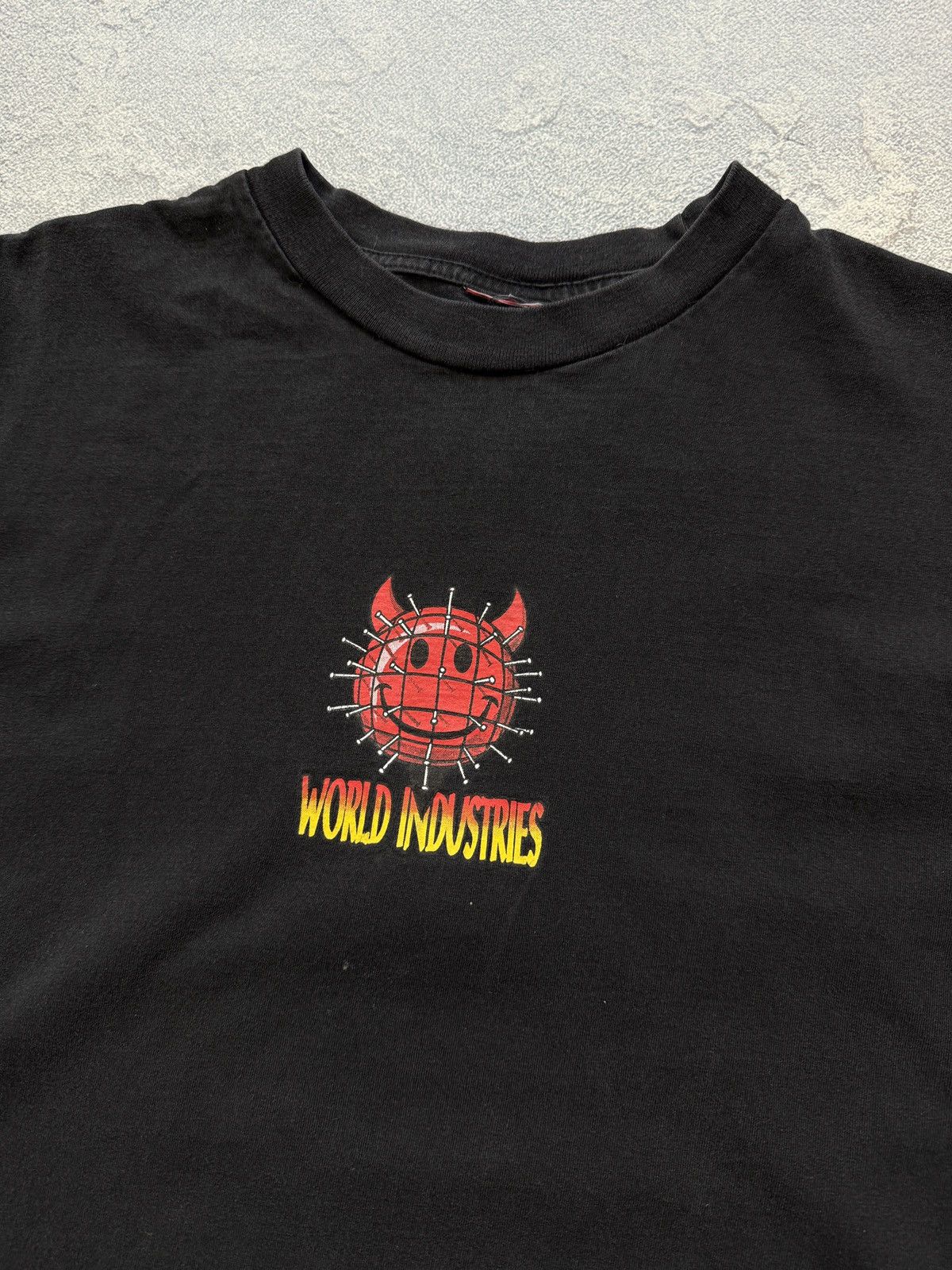 Vintage Vintage Retro Rare World Industries Tee Size US S / EU 44-46 / 1 - 3 Thumbnail