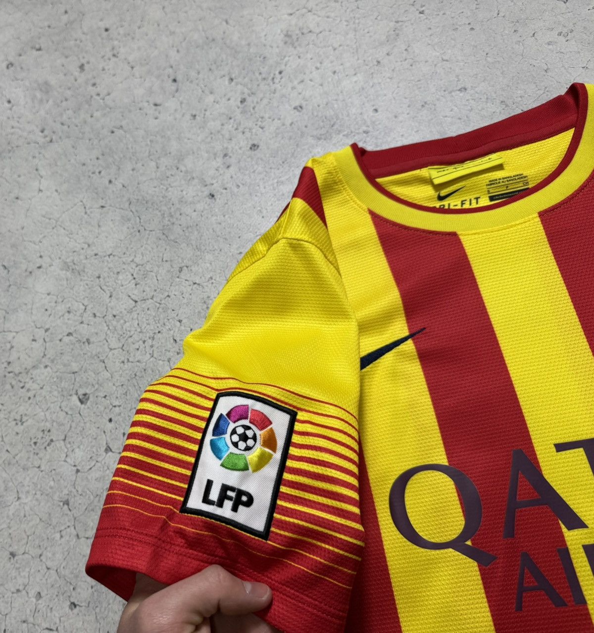 Nike Nike FC Barcelona 2013/2014 Neymar JR #11 Soccer Jersey Size US S / EU 44-46 / 1 - 8 Thumbnail