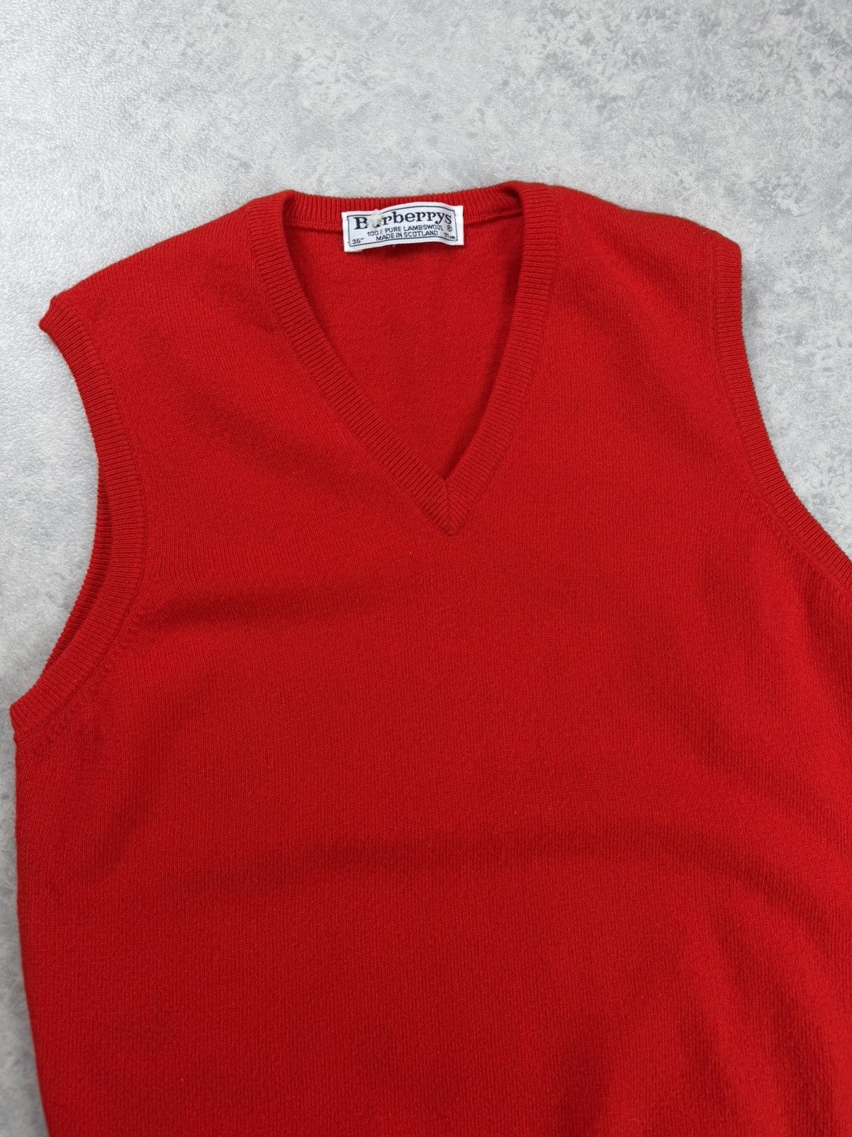 Burberry Burberry Vintage Red Lambswool V Neck Vest Scotland Size 36 Size XS / US 0-2 / IT 36-38 - 3 Thumbnail