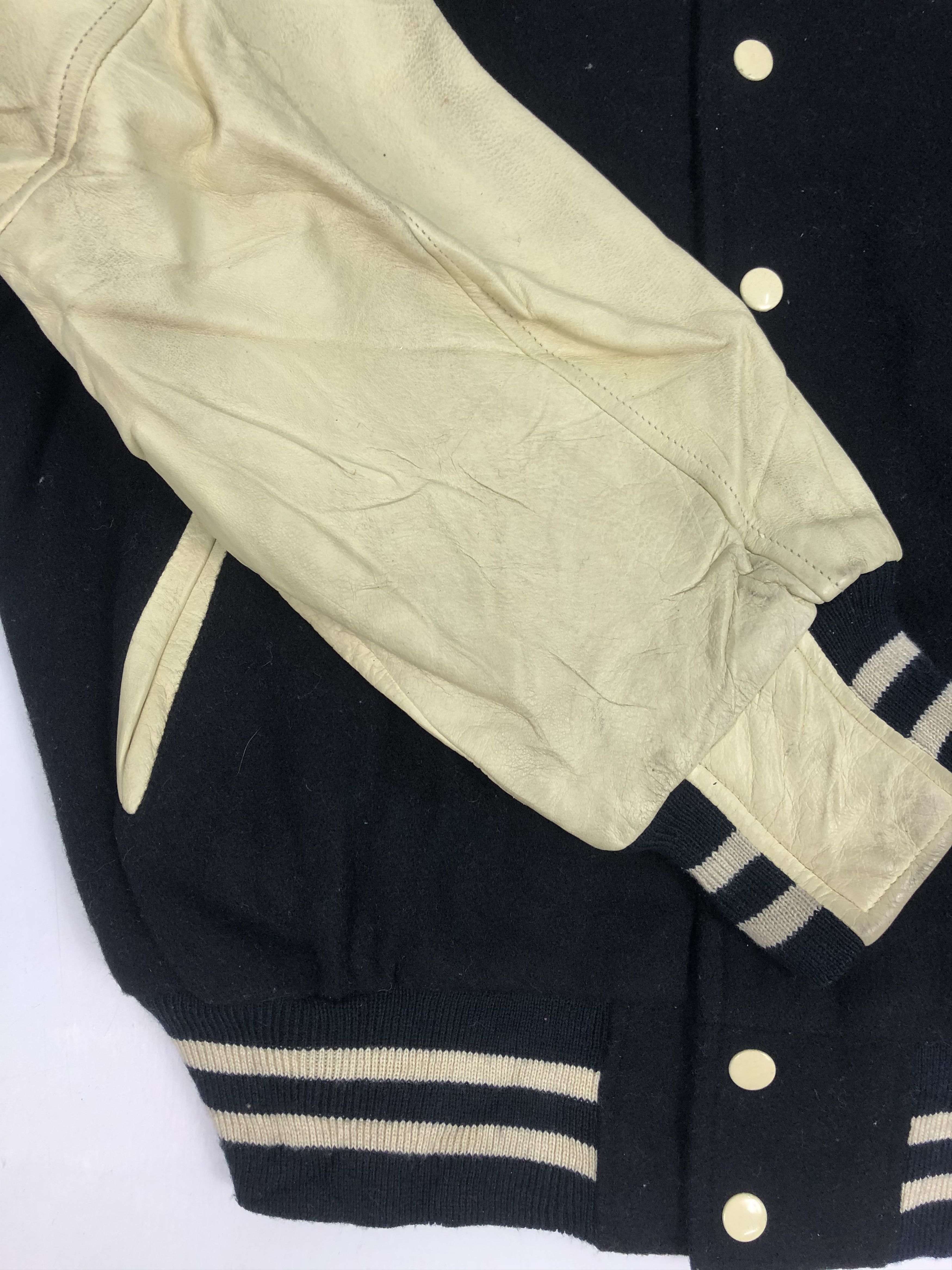 Vintage Vintage 90S Varsity Synthetic Leather Jacket V0114 Size US L / EU 52-54 / 3 - 4 Thumbnail