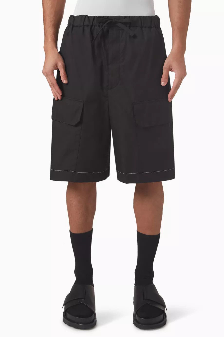 o1w1db10825 Relaxed Shorts in Black