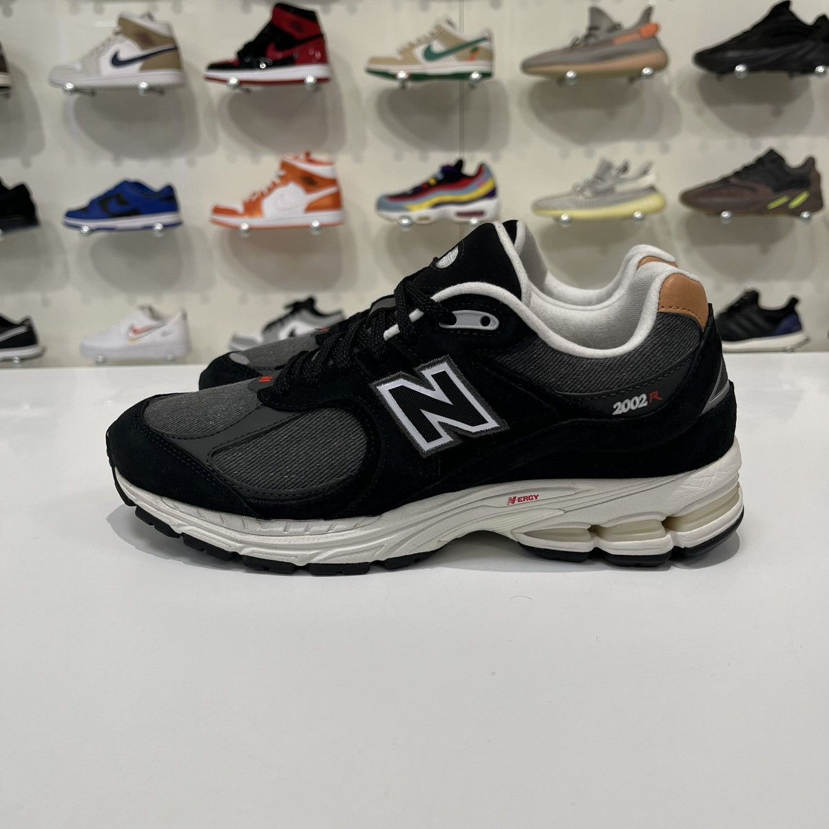 New Balance New Balance 2002R Black Sepia Size US 7 / EU 40 - 3 Thumbnail