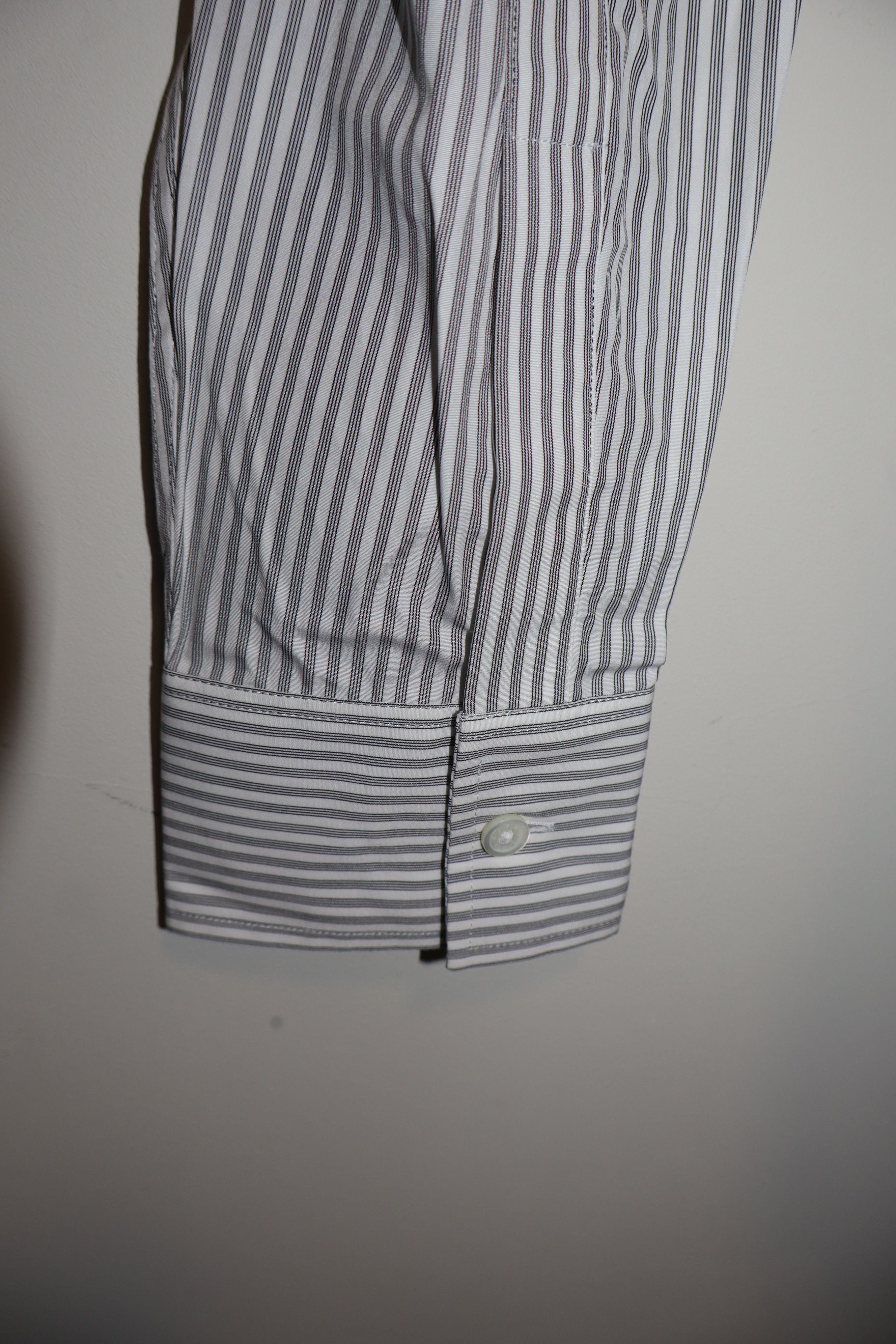 Givenchy Logo tape oversized shirt Size US L / EU 52-54 / 3 - 9 Thumbnail