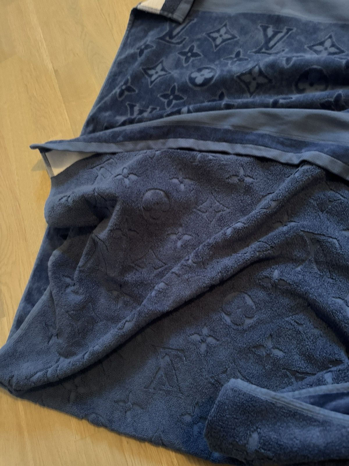 Louis Vuitton LOUIS VUITTON beach towel sizes in photos by tape measure Size ONE SIZE - 10 Thumbnail