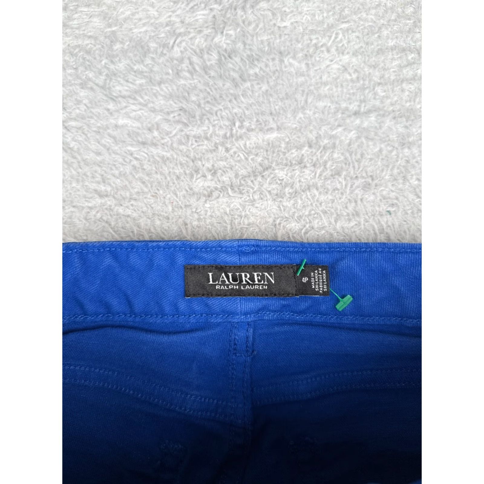 Ralph Lauren Lauren Ralph Lauren Shorts Women 4P Blue Denim 27x8 Chino 5-Pocket Regular Mid Rise 8 in Solid Button Hem Casual Travel Activewear Workwear Womens Size 27" / US 4 / IT 40 - 7 Thumbnail