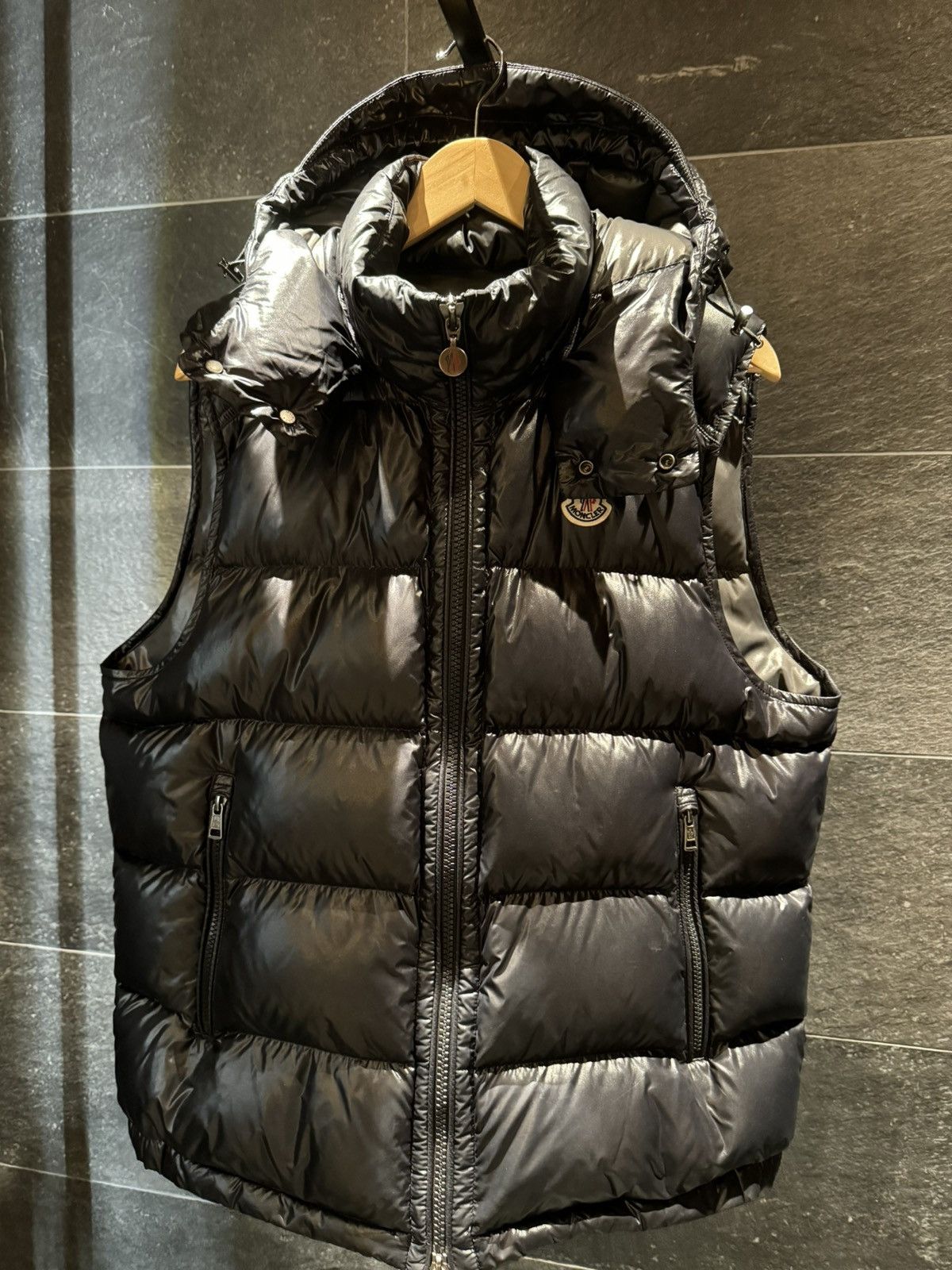 Moncler - Parke Full zip down vest black - The Corner