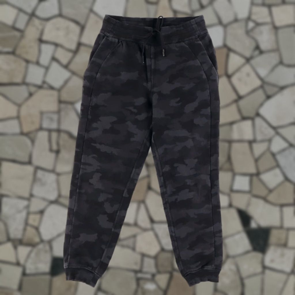 Lululemon Lululemon Scuba HR Fleece Jogger Pants Black Camouflage Women's 6 Size 28" / US 6 / IT 42 - 1 Thumbnail