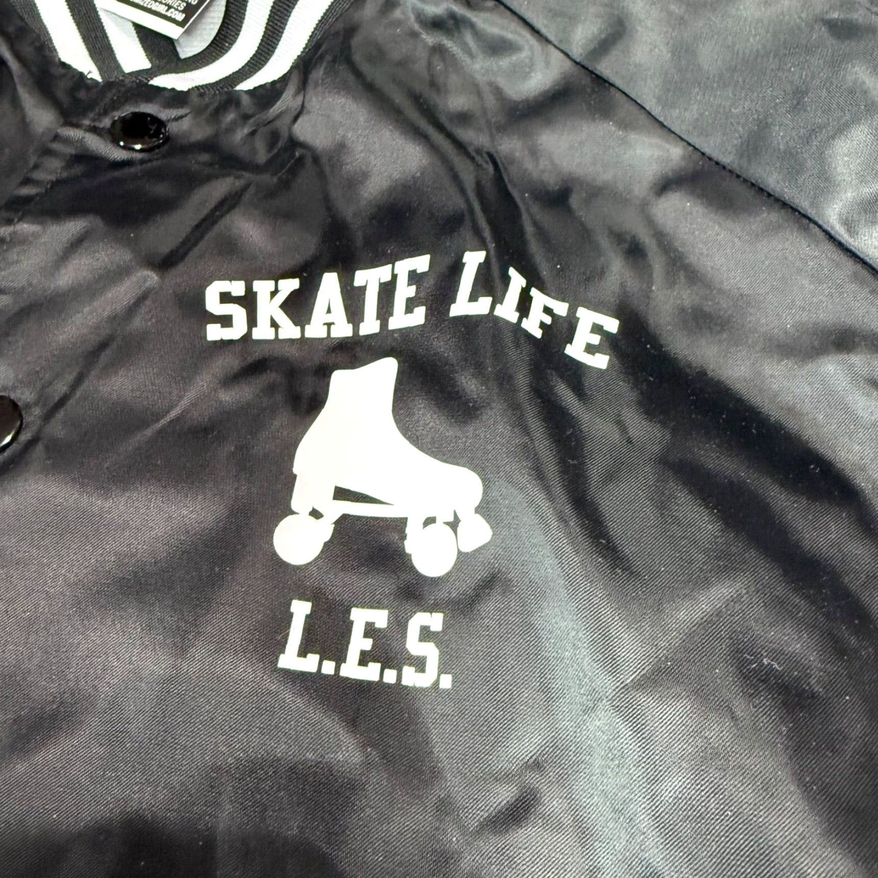 Alife Cardinal Mens Satin Jacket Size M Black Skate Life LES Snap Front Windbreaker Satin Jacket Mens Black Skate Life LES Snap Front Size US M / EU 48-50 / 2 - 6 Thumbnail