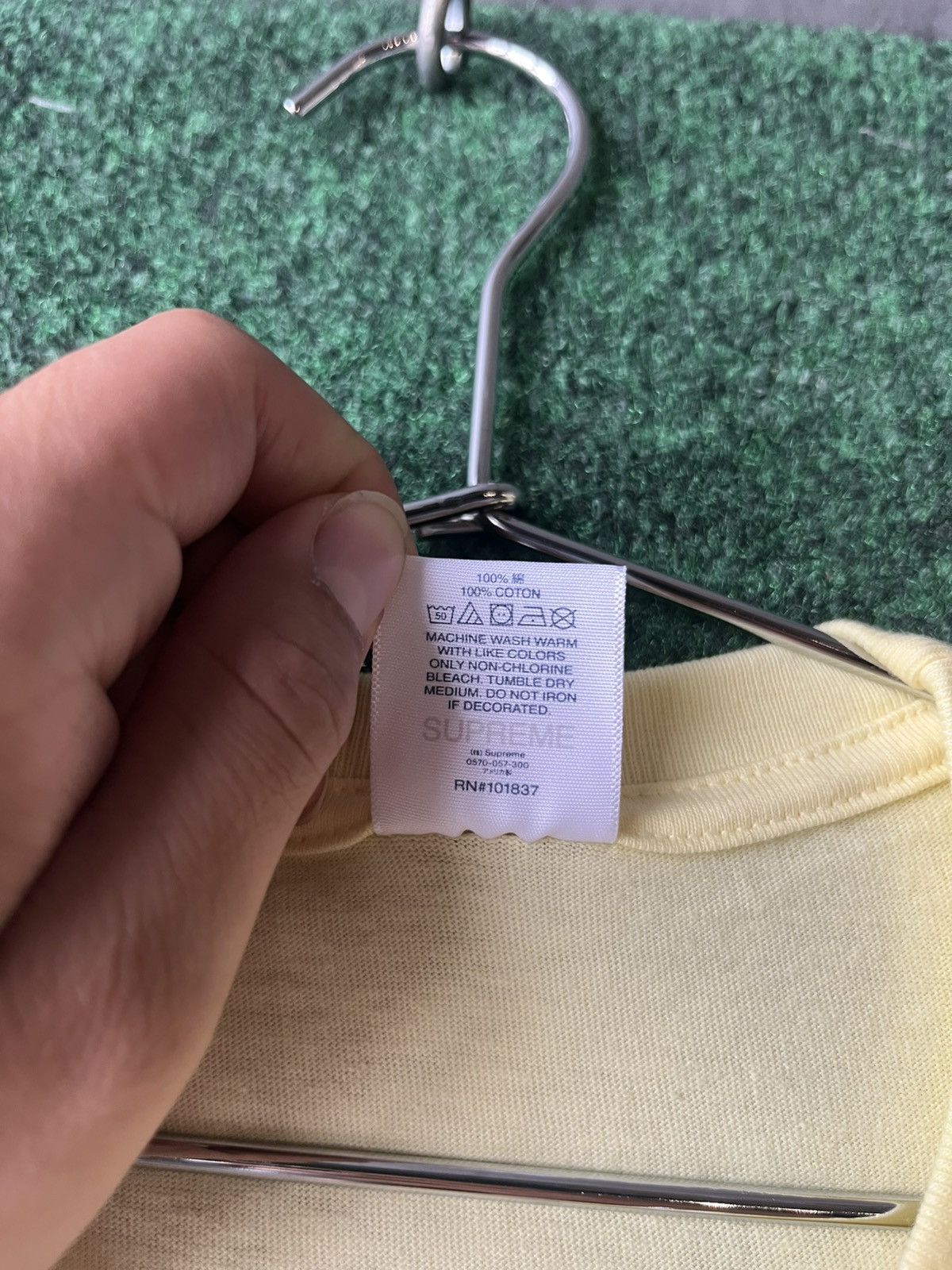 Supreme BRAND NEW SUPREME Al GREEN TEE “PALE YELLOW” SIZE M Size US M / EU 48-50 / 2 - 6 Thumbnail