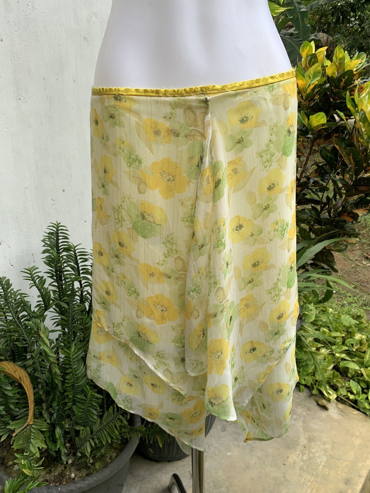 Other Vintage Floral Stripe Calm Essentials Ruffle Mesh Midi Skirt Size 30" / US 8 / IT 44 - 4 Thumbnail