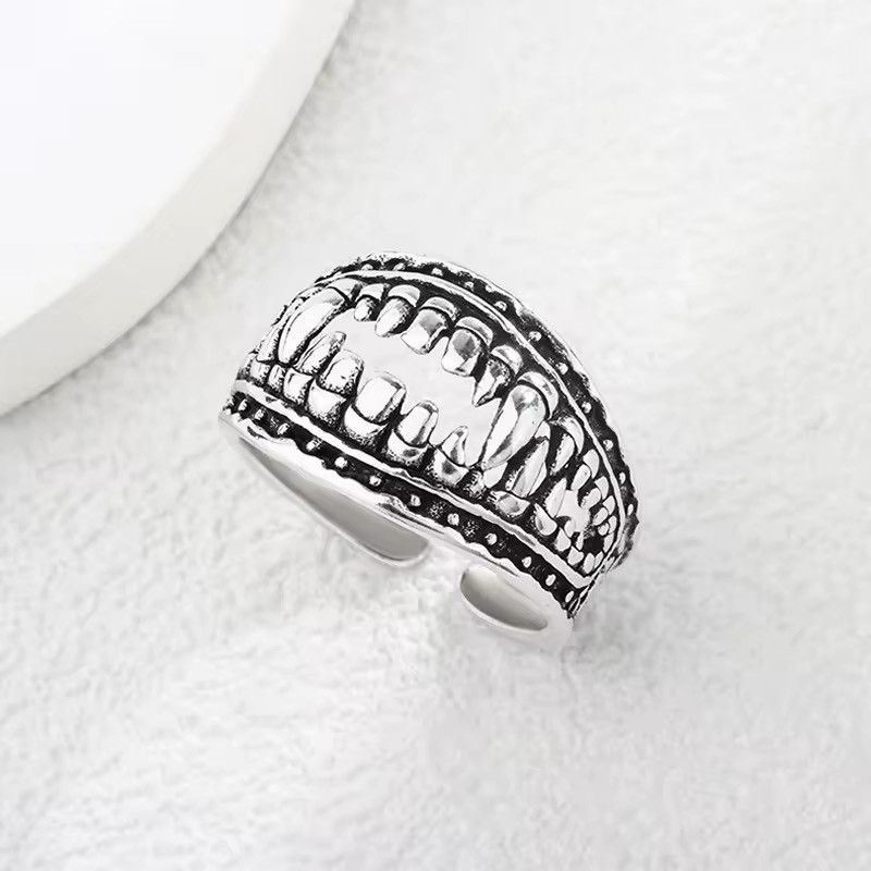Vintage Resizeable Demon's Teeth Ring Size ONE SIZE - 5 Thumbnail
