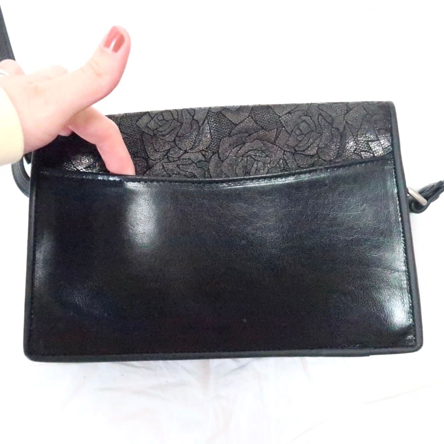 Vintage VINTAGE Black Floral Embossed Leather Crossbody Bag Purse Small Women Bohemian Size ONE SIZE - 6 Thumbnail